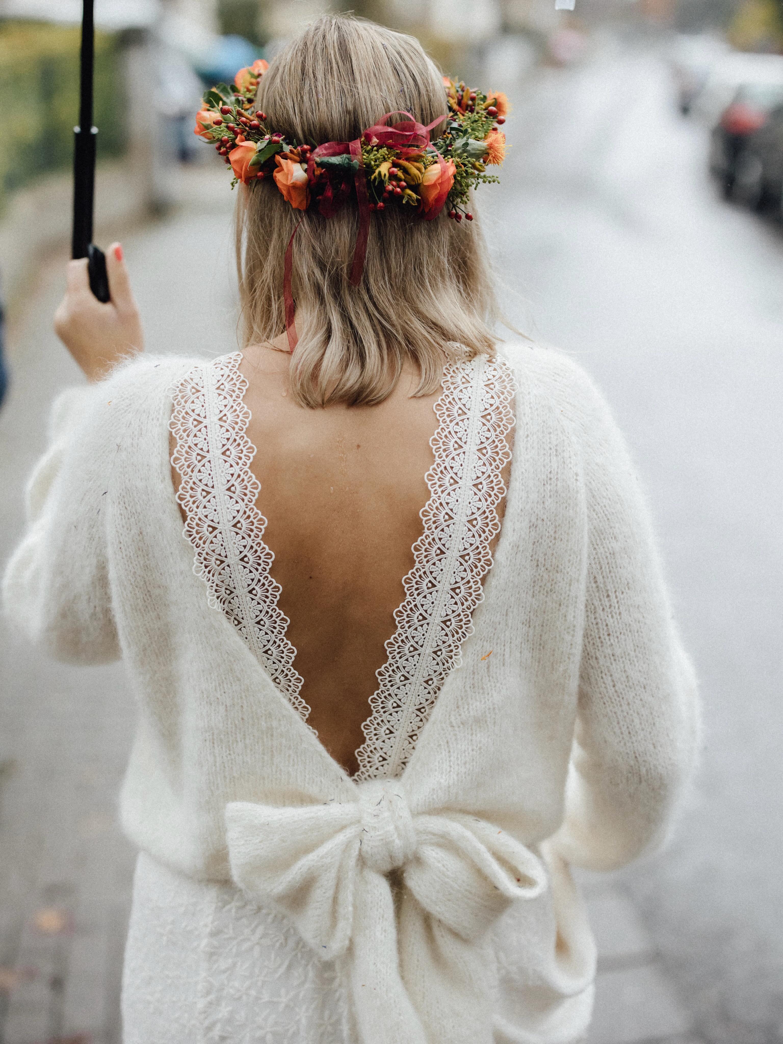 What I love to design most as a knitwear designer? Definitely those (special) outfits for the most special moments in life, like my hand knitted wedding sweater aka Georges Sweater. Or just beautiful summer outfits with a lot of lace and eye-catching color combinations. Or beautiful Christmas outfits with a lot of sparkle 🥰 I am having plans for 2 more dress designs this year, a sneak peek of the first design is on the last slide ☺️
.
.
.
Patterns by me: Georges Sweater, Pierre Dress, Camille Dress, Caspar V Neck, again Pierre, again Camille, Camille Dress Summer Edition, Jean Set, the new one 👀
.
Advertising
.
#knitting #knittingaddict #knitknitknit #nevernotknitting #stricken