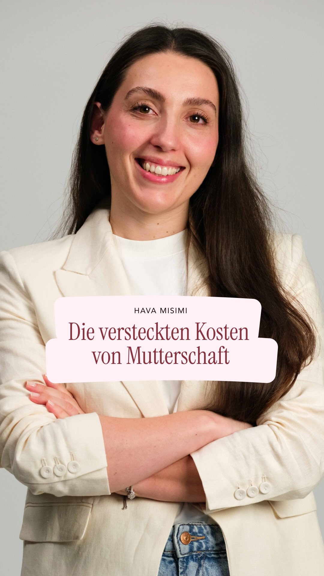 Mutter sein verändert nicht nur das Leben, sondern oft auch finanzielle Sicherheit, Karrierewege und Zukunftschancen.
Finanzexpertin Hava Misimi von @femance_finanzen klärt auf: Viele dieser Folgen bleiben aber unsichtbar – obwohl sie Millionen Frauen betreffen.
#frauen100 #gleichberechtigung #finanzen #mutterschaft