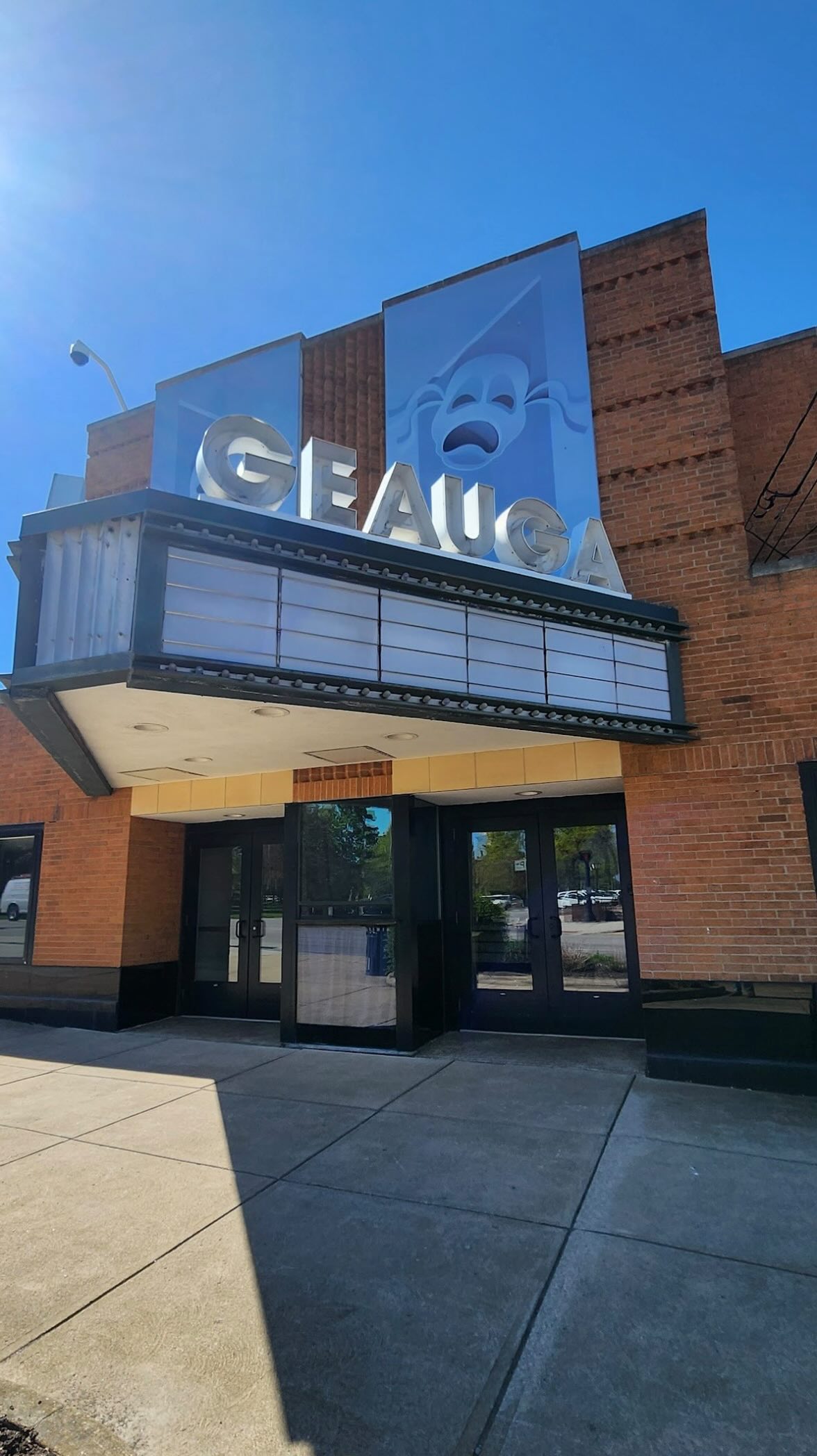Okay but HOW iconic would it be to get married in a historic theater?!
Picture this: marquee lights glowing outside, vintage velvet seats, dramatic architecture, your favorite people gathered in a space that feels straight out of a movie scene. The kind of wedding that feels less “traditional timeline” and more unforgettable experience.
The historic Geauga Theater is giving all the moody, cinematic, wildly romantic vibes for couples who want something different for their elopement or micro wedding.
It’s giving main character energy 🎬🤍