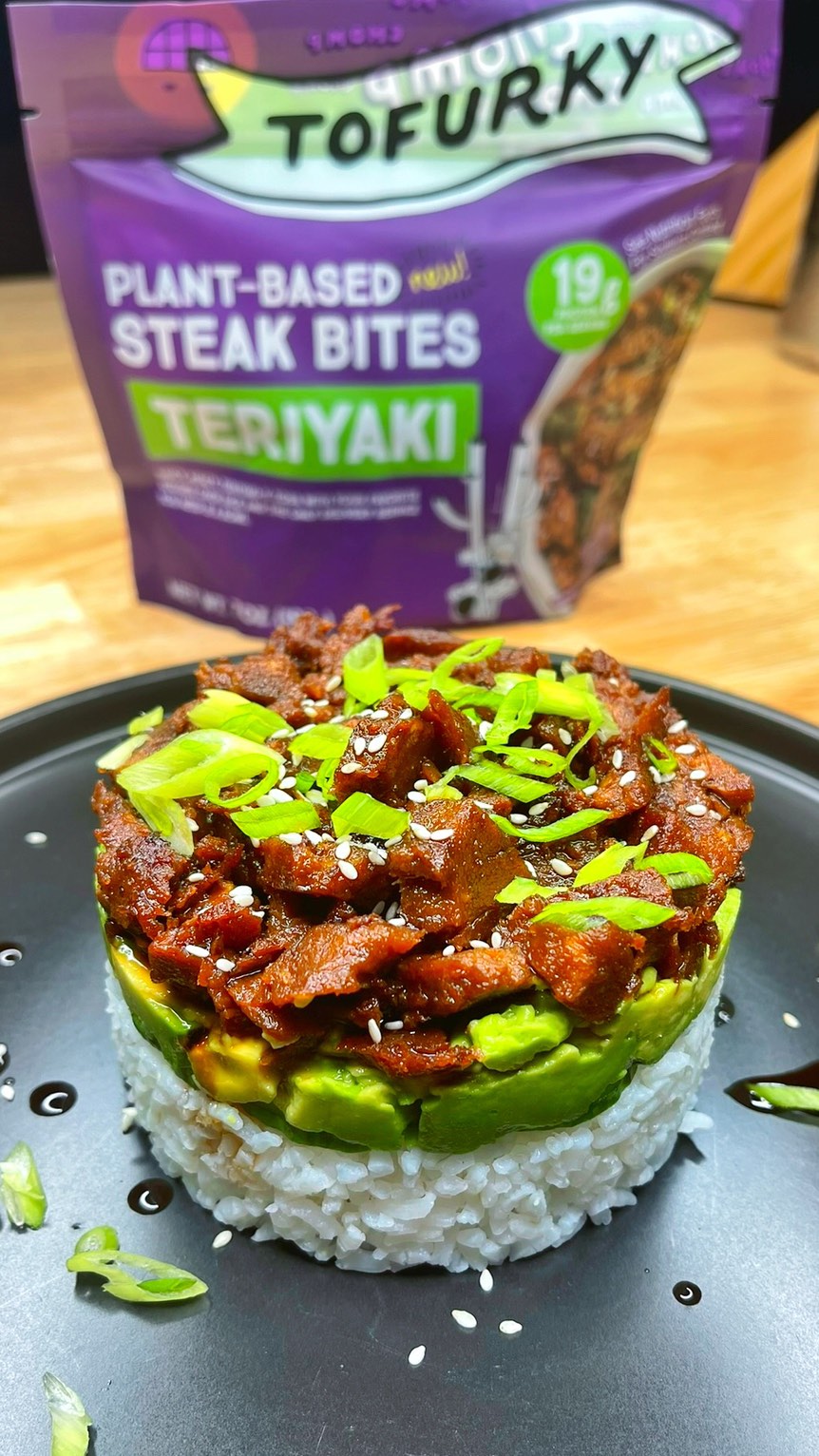 Teriyaki Steak Stacks 🤤🔥
These teriyaki steak stacks are packed with flavor, and SO easy to make. 🙌 Using @the_tofurky_company new teriyaki plant based steak bites that have 19g of protein per serving and cooks up in minutes for the perfect quick meal idea.
@the_tofurky_company plant based steak bites also come in Carne Asada flavor! Which one are you trying first?
Tag a friend who needs to make these with you!
#TofurkyPartner #meatlessmonday #plantbased