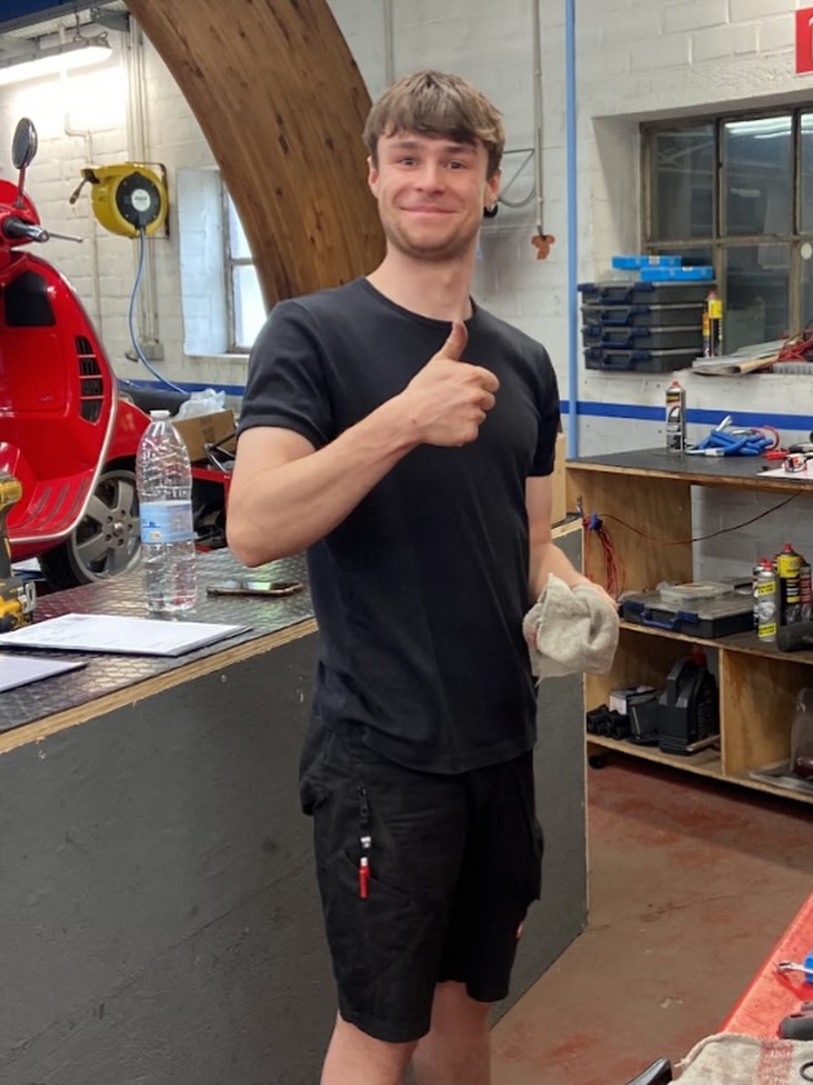 🎉 Happy Birthday 🎉
Vandaag zetten we onze Maxim in the spotlight!
Van sleutelen tot oplossingen vinden
Topmechanicien!
Bedankt voor je inzet, werkkracht en elke dag die glimlach!
Maak er een fantastische dag van!
Gelukkige verjaardag Maxim! 🎂
#birthday #happy #enjoy #viral #fyp
