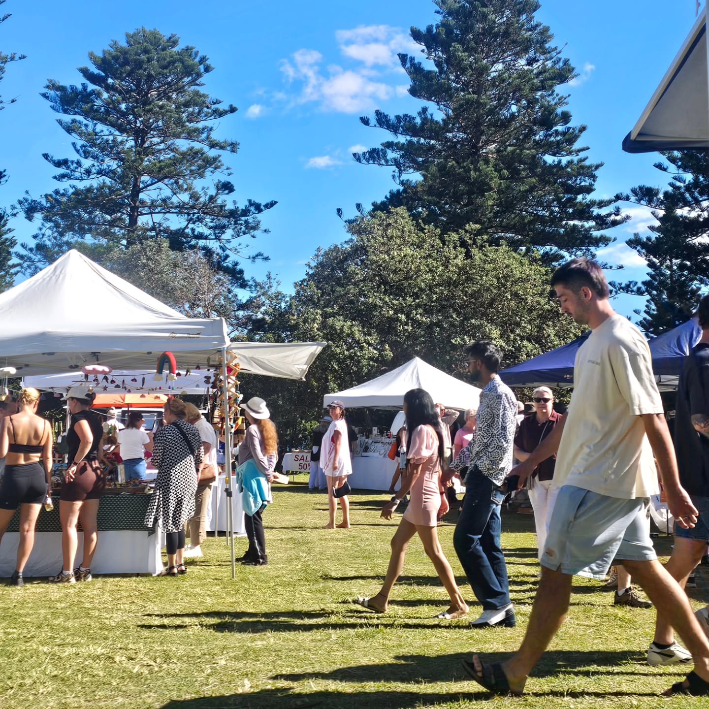 An empty patch of grass comes alive this Sunday 28th May with Stalls, Music, Colour and a cool vibe.
Love to see you there!
@palmbeachmarketau
9am-3pm
4th Sunday of the Month
#sundaymarket #beachesmarket #sydneymarket