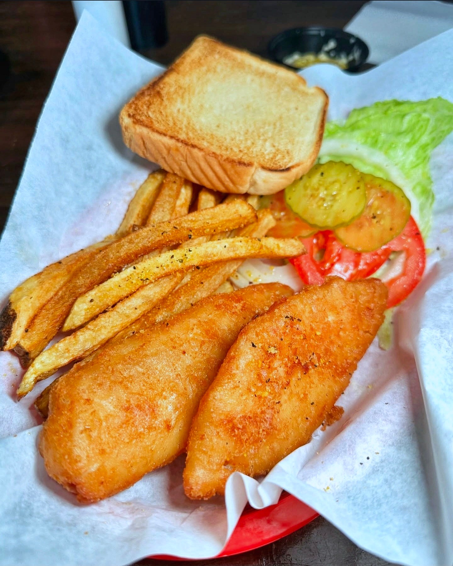 Double the cod, double the craving. Our 2 Pc Cod Fish Sandwich comes stacked on Texas toast with lettuce, pickles, tomatoes, and tartar sauce. Eastside San Antonio, we’re now open later.
Order online, call ahead, grab curbside pickup, or get it delivered with Uber Eats and DoorDash. Who’s getting one tonight?
#SanAntonioEats #EastsideSanAntonio #ComfortFoodSA