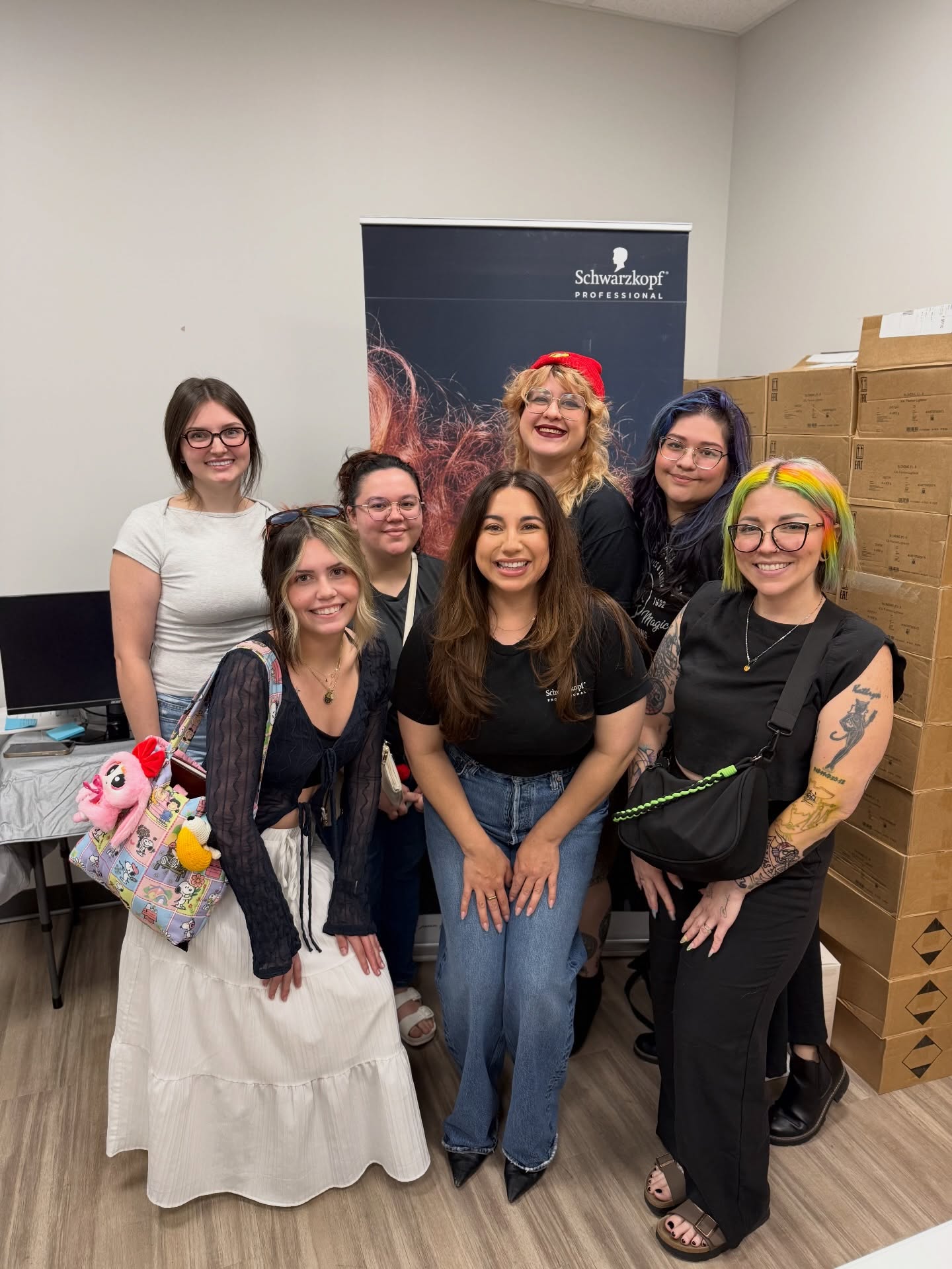 A little education Monday today!!!
Missing several girlies but so excited to bring @schwarzkopfusa into Riot! Complimenting our amazing @eufora.pro !!
#team #educate #yourlocalstylist