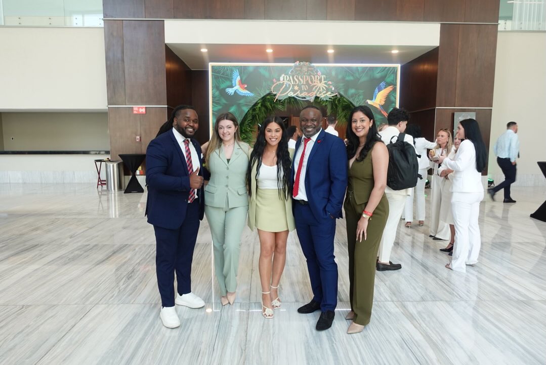 Elevating our grind across borders and time zones. ☀️President Ricky Malone recently attended our annual R&R summit out the country in Cancun, Mexico!🌴
•
•
Are you ready for this to be you?
•
•
Click the link in our bio NOW!
•
•
#workhardplayharder #cancún #crushcitycareers