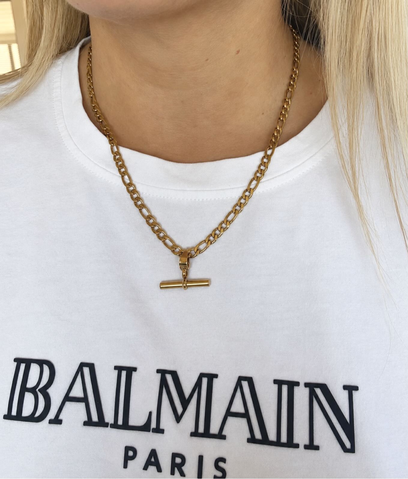My weekend staple — the Lily T Bar Necklace ✨Choose either Figaro chain (shown here) twist chain or small loop chain 💛