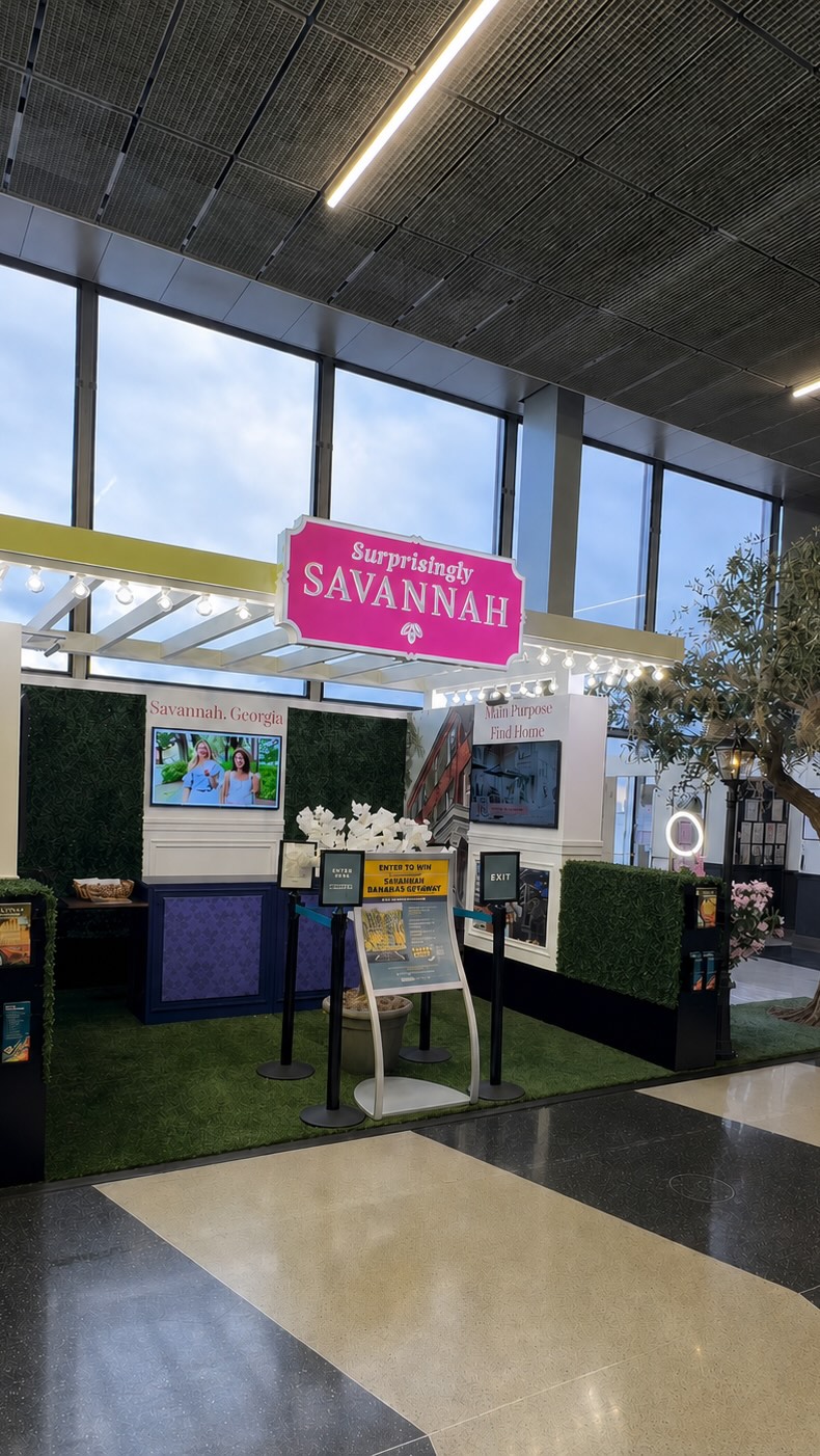 Hey, Y’all! 👋🏽
Yesterday we wrapped up our leg of the @visitsavannah activation at @fly2ohare Airport. Across the span of 9 events, we had the pleasure of talking to hundreds of travelers and flight crew members about Savannah and customizing nearly 1200 luggage tags. It was also a pleasure to meet @mayorjohnsonsav during his visit to Chicago.
It was so special connecting with calligrafriends @gertiescalligraphy, @nerissabcalligraphy, @magnolialettersco, @calligraphybyct, @meaningfulletters_ and @meghansmark for this activation. While our dates have wrapped, the experience will continue, in Terminal 3, through May 24th with a few familiar faces there through the final days.
A tremendous thanks to Visit Savannah, @engageresonate and @hype_influenceragency for trusting us to be a part of this experience.
See you all at the next activation… or in Savannah! 👀
#chicagocalligrapher #eventcalligraphy #visitsavannah #experientialmarketing #personalization