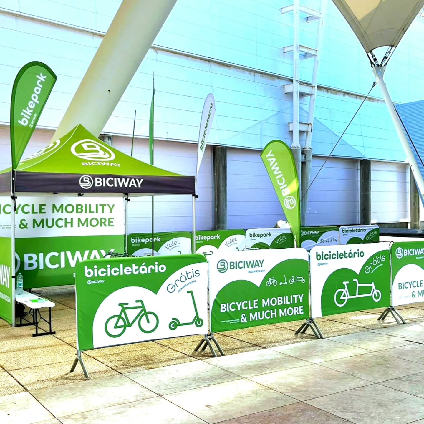 Vem ao ECAR SHOW 2026 a pedalar!
E utiliza o nosso bicicletário gratuito para estacionares a tua bicicleta em segurança.
Boas pedaladas!