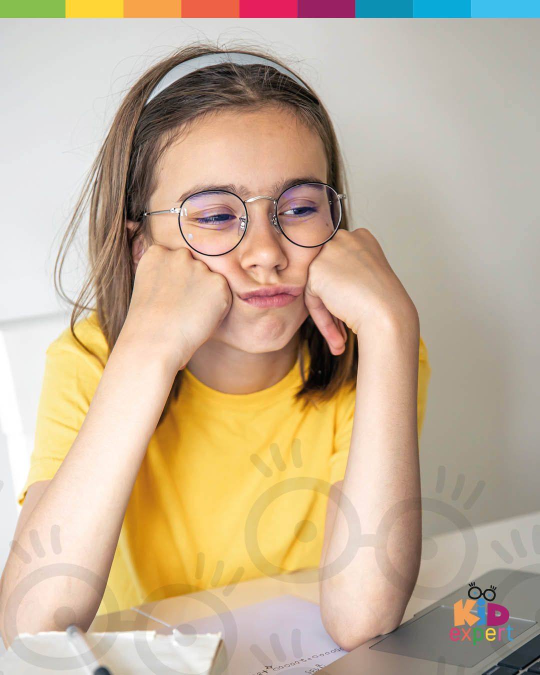 « Et s’il confondait certaines lettres… à cause de sa vue ? » 🧐
Ce n’est pas toujours un problème d’attention. L’astigmatisme peut déformer les lettres et brouiller les contours… sans que l’enfant s’en rende compte.
➡️ Fatigue, difficultés à lire, baisse de concentration : des signes à ne pas négliger.
Chez votre opticien Kid Expert, nous vous aidons à détecter et corriger ces troubles avec des solutions adaptées.