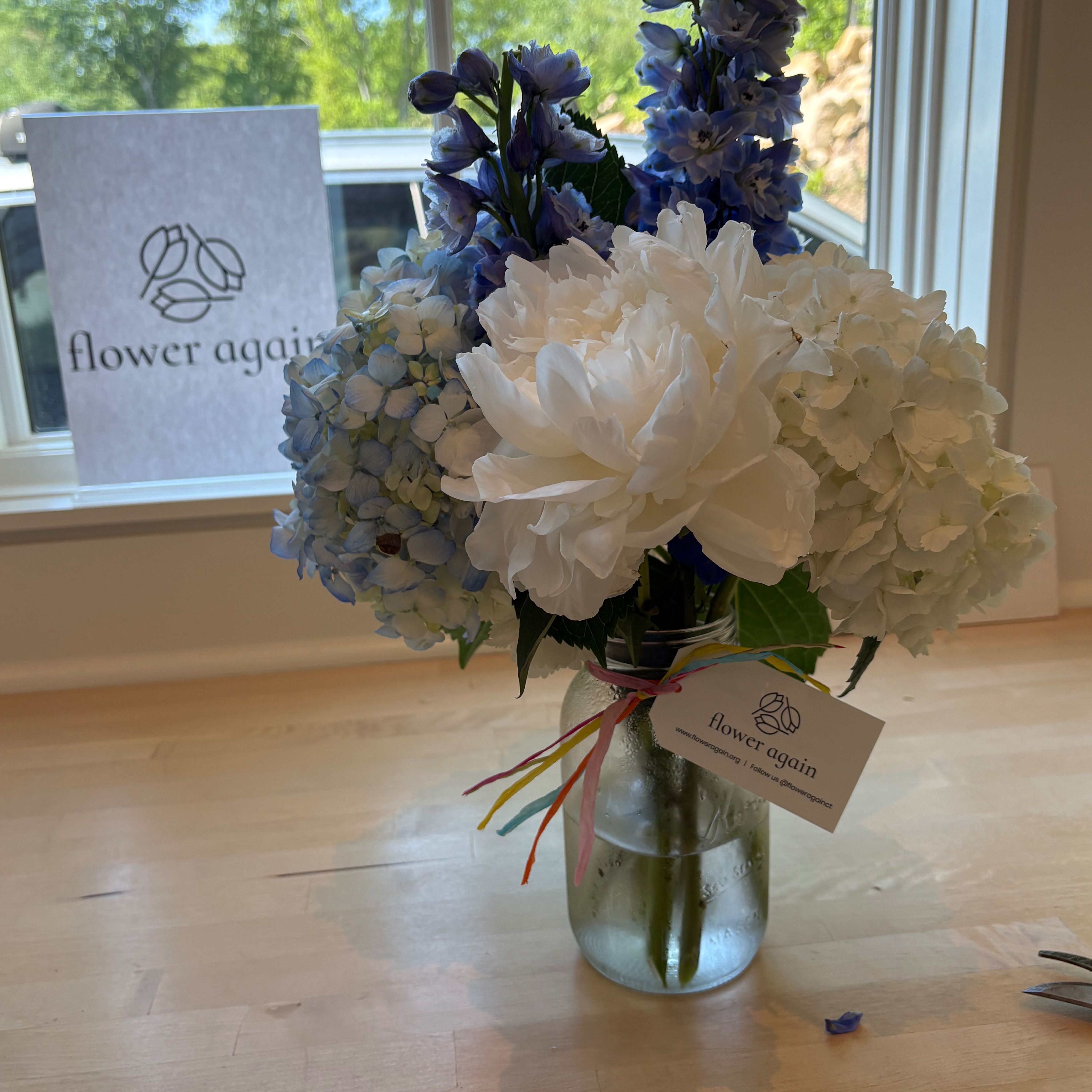 So many hydrangeas, oh my! We were able to create table centerpieces AND bedside arrangements for two local senior facilities with dining rooms this past weekend. A big thank you to Casey and Nick who shared their wedding florals with us to repurpose. A beautiful way to begin your marriage. 👏👏👏 Thank you for helping us spread the joy of flowers with those who really appreciated the surprise gift. caseybradley @nwarky @lunaandcharlieevents