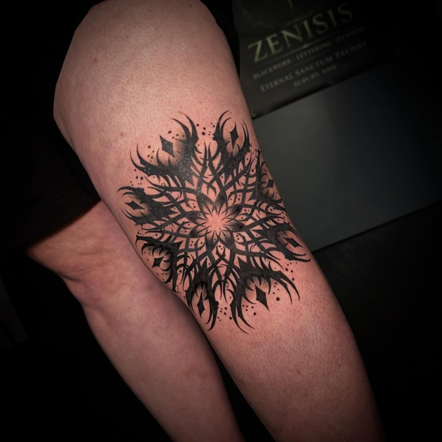 Gothic blackwork knee bangers are not for the weak!!
Some fresh some still healing - can you tell what parts fresh?
Thank you to my love @louisajayde for getting this sick piece 🥰😘
@eternalsanctumtattoo
@bamboogoo.au
@kwadron
@empireinks
#blackworkartist #albury #alburywodonga #alburytattoo #alburytattooartist