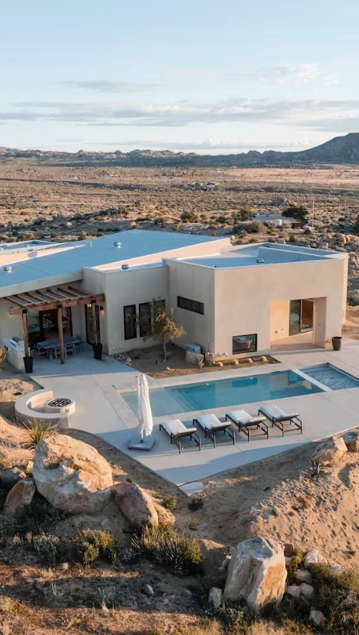 Somewhere off Pipes Canyon Road @blackbird.9 …
Sagebrush Hideaway, Pioneertown California.
#slowtraveller #desertvacationrentals #explorepage