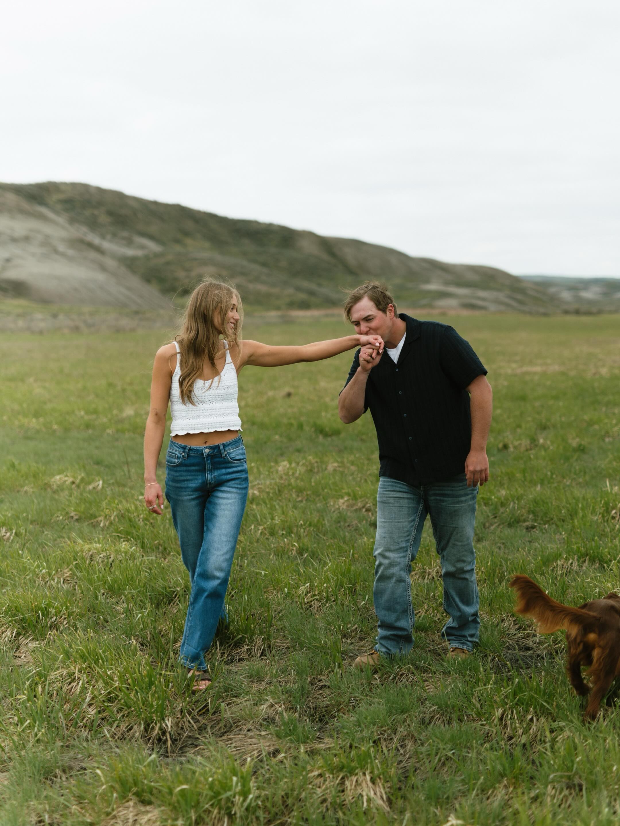 Getting to finally edit some greens instead of browns with this cutie engagement session 🙏