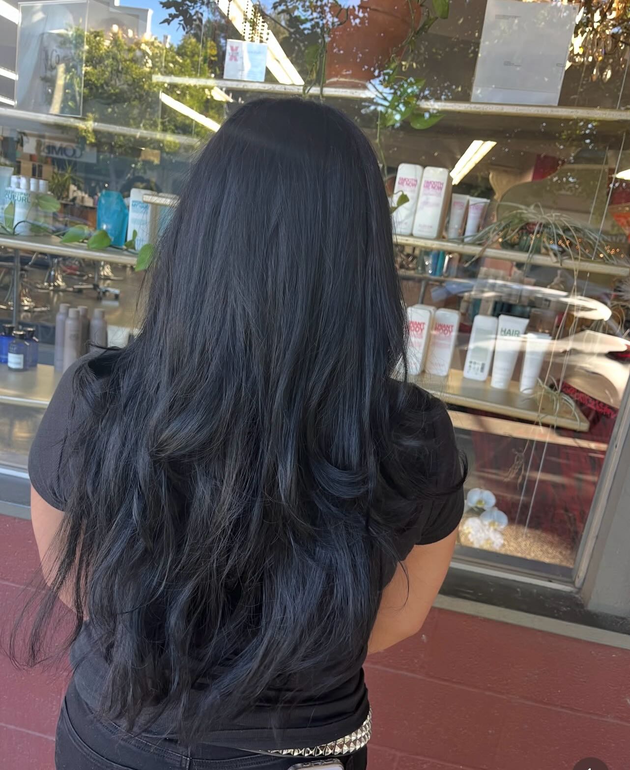Added a tone of layers and a cute bang 🖤
DM or Book threw Link to book your next appointment🤘
Model @frida.cervantes16
Style @randco
#alt #edgy #haircut #sanjose #bayareahairstylist