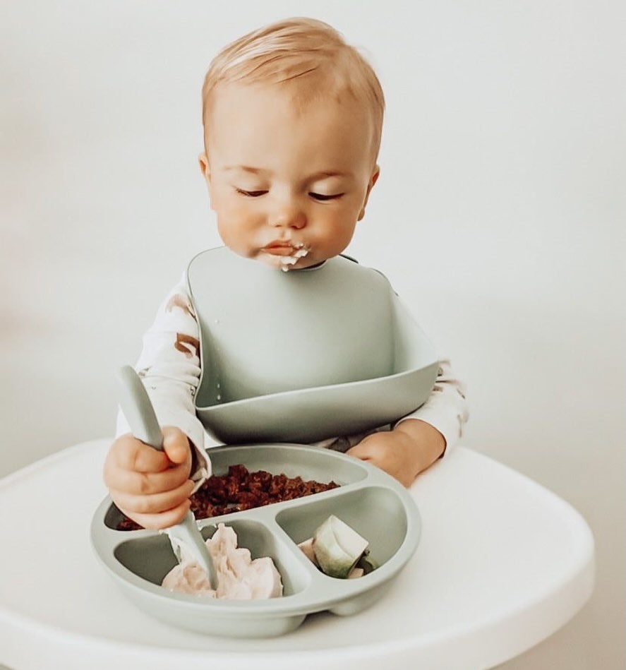 Munch time made easy 🤍 Our BPA-free silicone feeding sets are designed for little hands, messy moments, and happy tummies. Safe, practical, and oh-so-cute for babies & toddlers! 🍽️✨
#HumbleBabies #BabyFeeding #ToddlerMeals #SiliconeFeedingSet #BPAFreeBaby