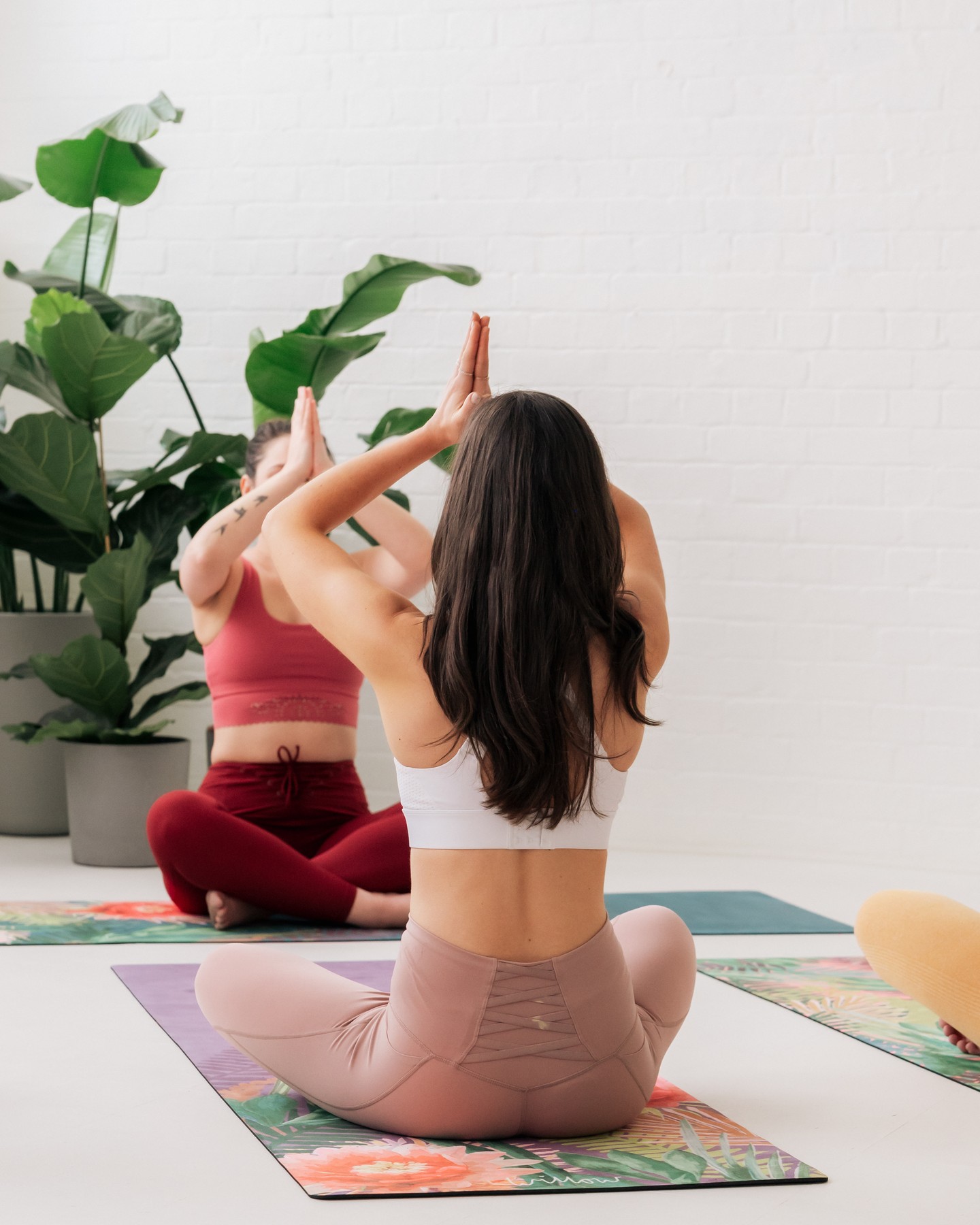 Matching breaths, flowing together, and finding calm on the mat 🌿✨
So grateful for your support and every order that helps our Willow Yoga community grow 💛
.
.
.
#WillowYoga #YogaCommunity #MindfulMovement #YogaFlow