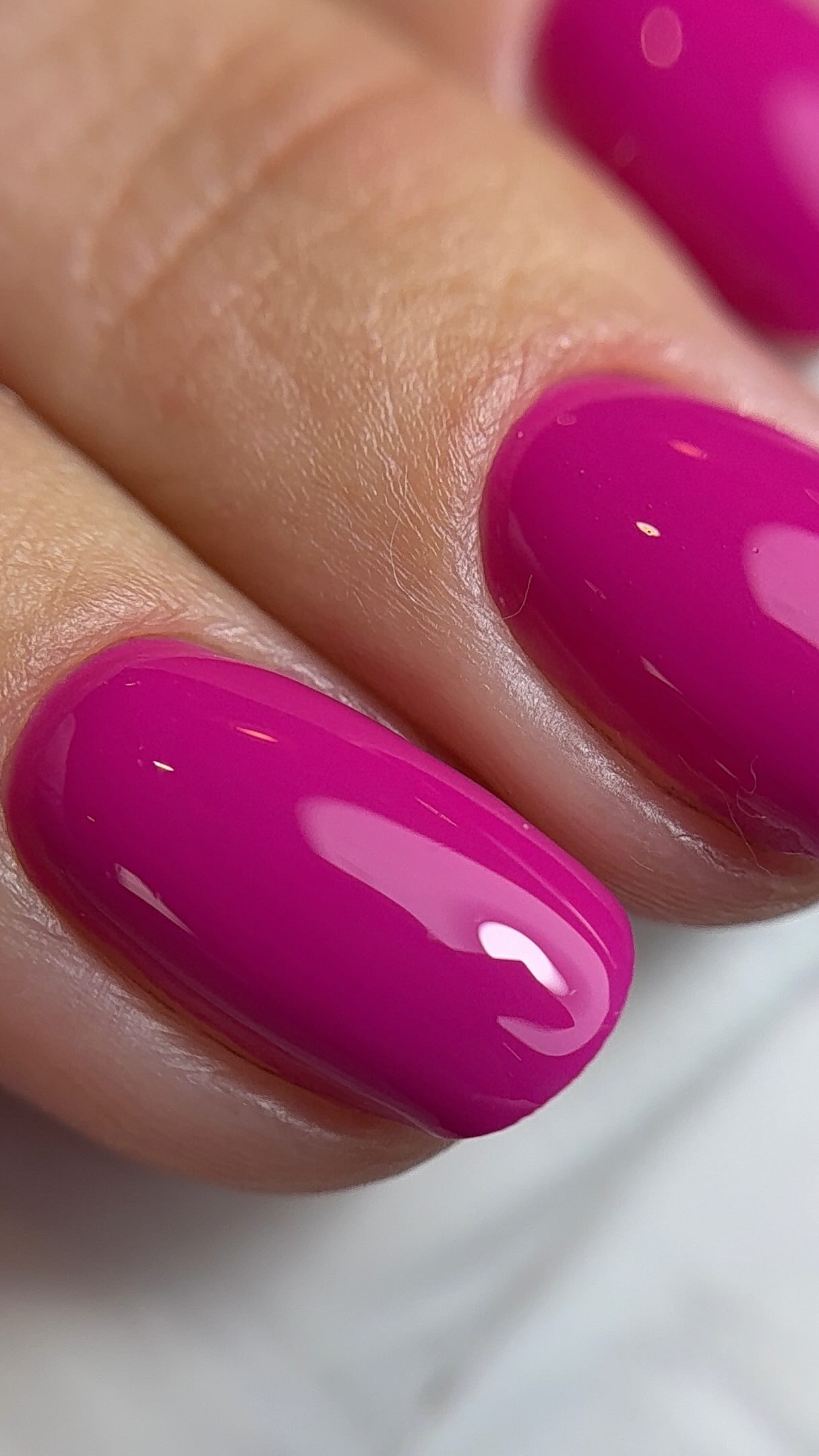 Retention won’t always look like this 👀
And honestly? That’s completely normal.
One of the biggest misconceptions in the nail industry is that retention is ONLY based on prep when in reality, there are so many factors that can affect how a set lasts.
Retention can be influenced by the client’s lifestyle, nail length & shape, natural nail condition, hormones & medications, aftercare, picking or peeling, exposure to water & chemicals, the product being used, whether the product is actually suited to that client.
Not every client will retain product the same way, and part of being a nail tech is understanding how to adapt products and techniques to different people.
Good retention isn’t about promising every client “4+ weeks with no lifting.”
It’s about understanding the client, using the correct products, applying safely, and educating clients on proper aftercare 🤍
Because retention is never one-size-fits-all.
If you’re struggling with prescriptive manicures or what they even are, check out my online training platform.
#nailretention #nailtech #naileducation #gelnails #nailtechlife