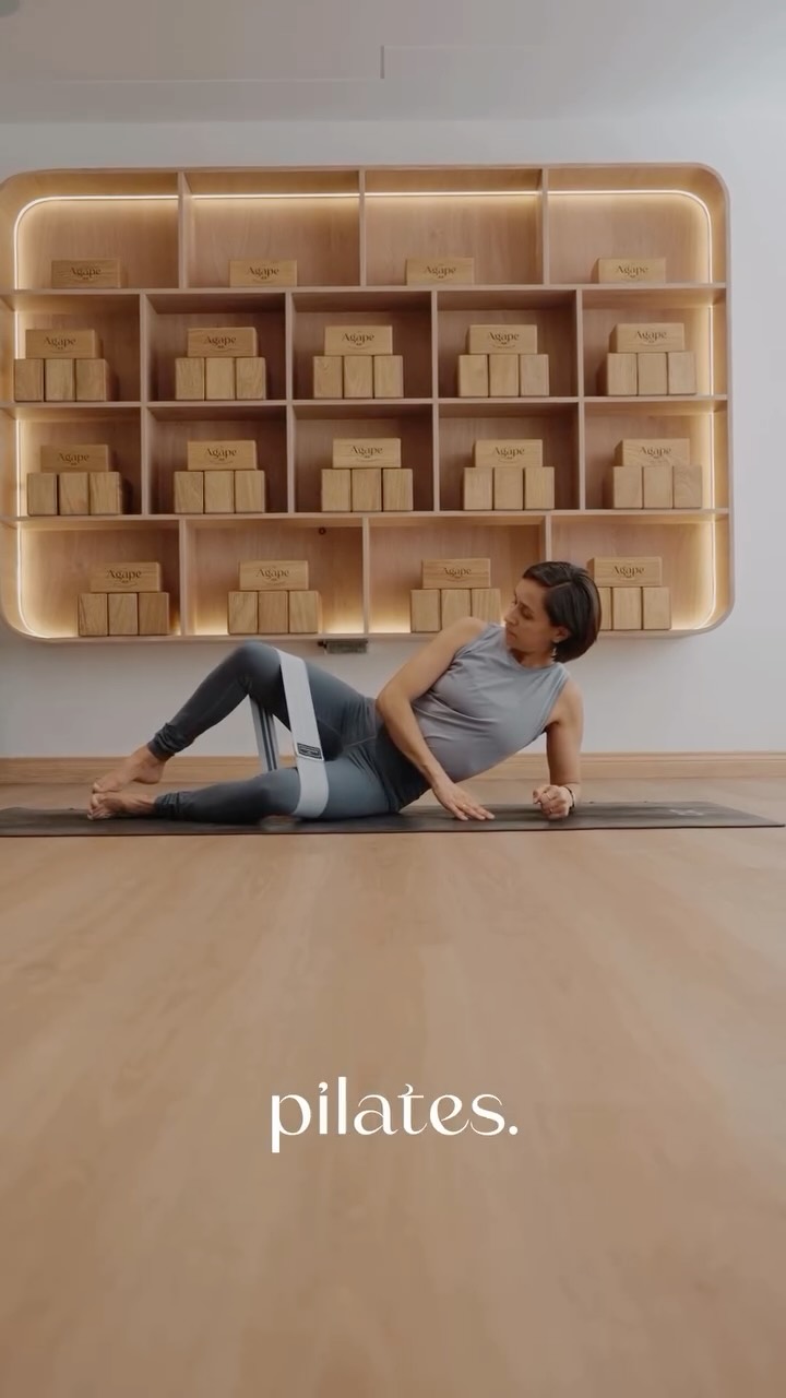 Ser mamá también es recordar que tu cuerpo merece atención, pausa y movimiento.
Retomar tu rango de movimiento, fortalecer tus músculos y encontrar un momento para ti no es egoísmo: es bienestar, salud y amor propio. 🧘🏻♀️
Este Día de la Madre, vuelve a ti desde el cuerpo, la respiración y la calma. 💛 Con un 10% de descuento en Ágape. ✨
#DiaDeLaMadre #MesDeMamá #AgapeWellness #CuidadoIntegral