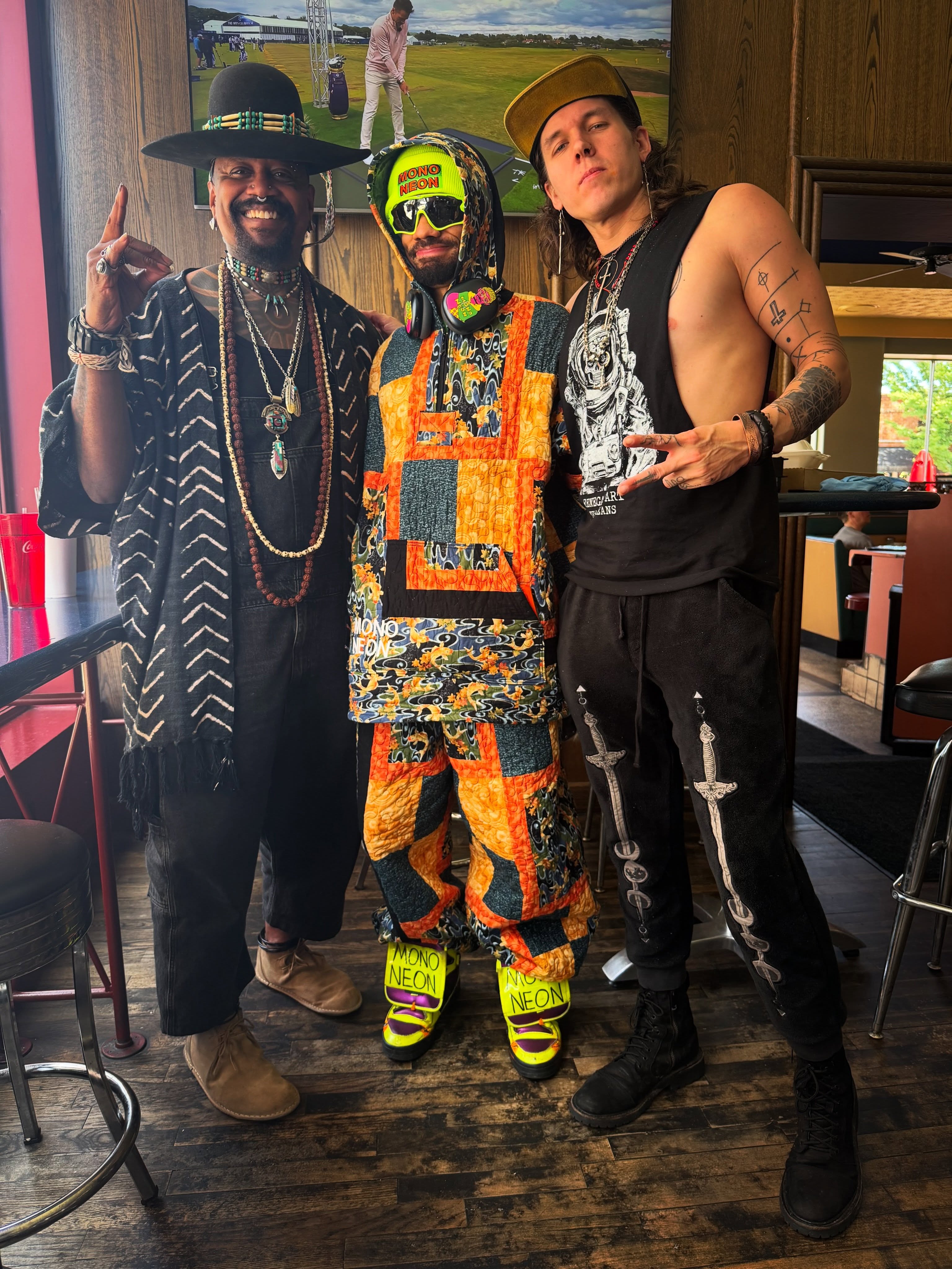 Journey to Memphis for the Blues Awards 🤘🏼
Got to link with some of the artists from the Sinners Soundtrack, met @mononeon randomly out at breakfast and hit some good local spots along the way
#memphis #blues #nashvilleblues