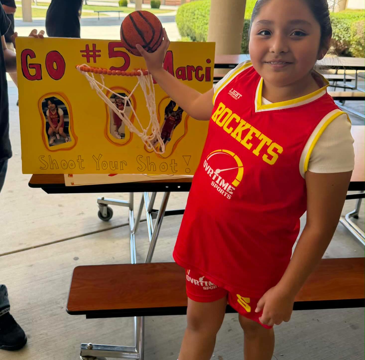 PLAYER APPRECIATION DAY CONTEST WINNER #2 & #3 🏆
Most Creative Sign 🎨🏀
Congratulations to Marci’s on the Rockets for winning our “Most Creative Sign” contest with the amazing Hoop and Ball sign! 👏 The creativity and effort put into this one definitely stood out all weekend long. Great job putting in the effort and detail! 🧡🖤
🏆PLAYER APPRECIATION DAY CONTEST WINNER #3 🏆
Best Fan-Made Shirt 👕🦈⚽️
Big congratulations to Noah’s family for winning “Best Fan-Made Shirt” with their awesome “Come to the Shark Side” design! The creativity, theme, and support was Amazing!
Stay tuned for our last 3 winners tomorrow 👍 #ovrtimesports