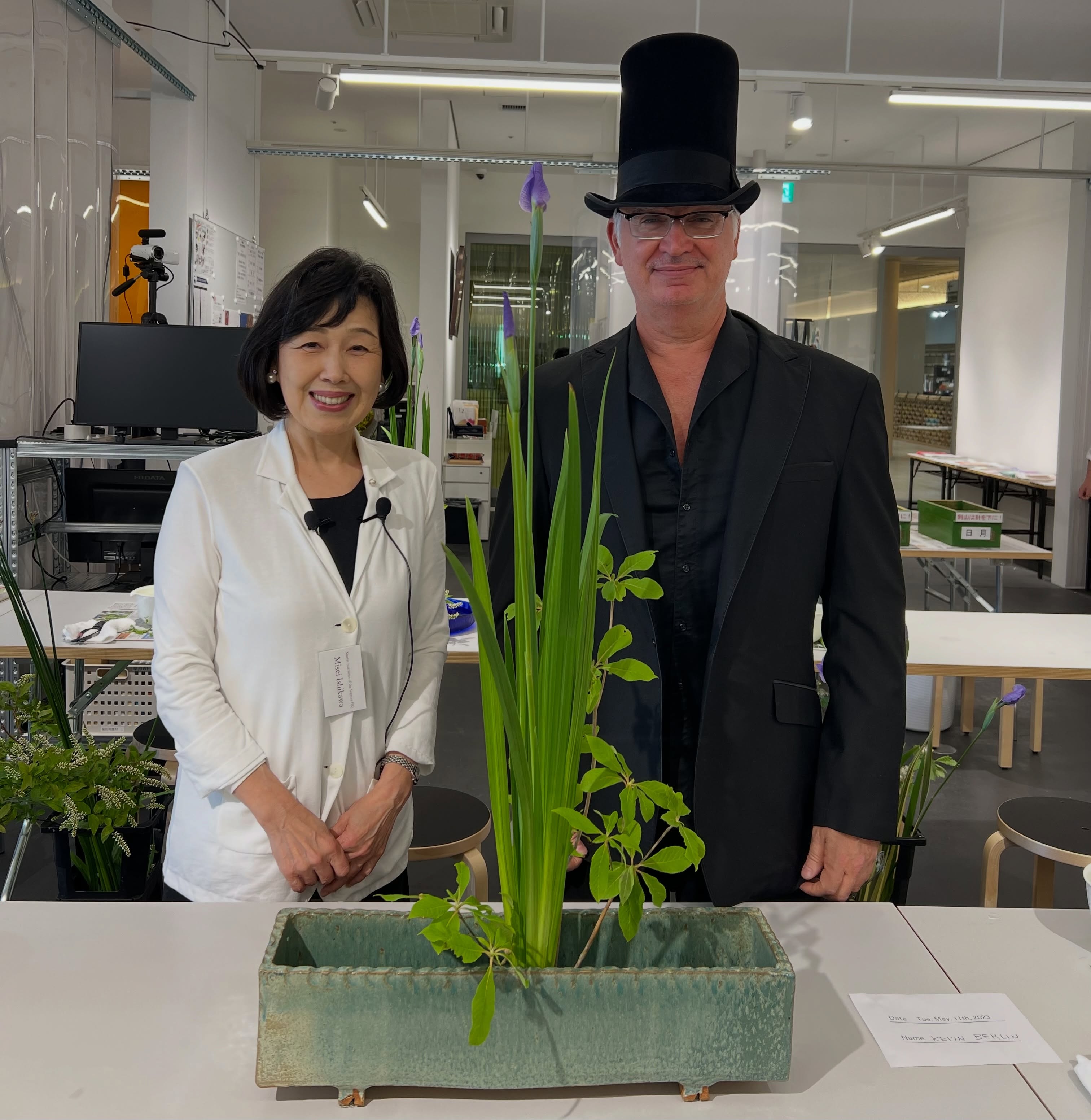 Japan Memories . . .
Ikebana Masterclass 💚💚💚
Sogetsu West, Tokyo, 2023
#iris #flowerarranging #japan #art #kevinberlin