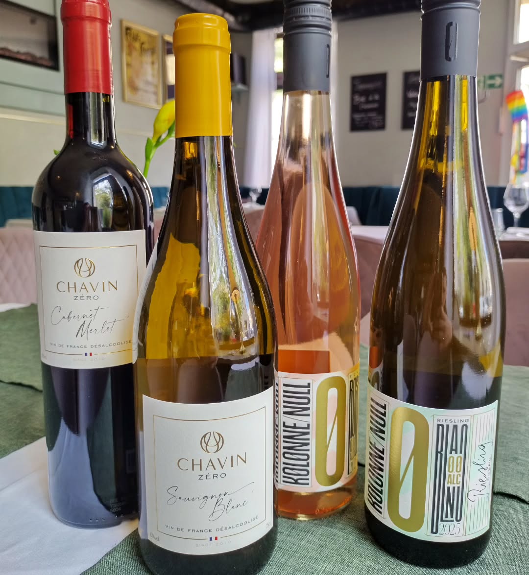 🍷 Alkoholfreie Weine - weil Genuss auch ohne geht! 🥂
Die Flaschen sind ab heute neu auf der Karte und Arten nur darauf, bei uns geöffnet zu werden.
Kommt gerne vorbei, wir freuen uns auf Euch!
/Mara
#wein #rostockrestaurant #genuss #weinbar #frenchrestaurant