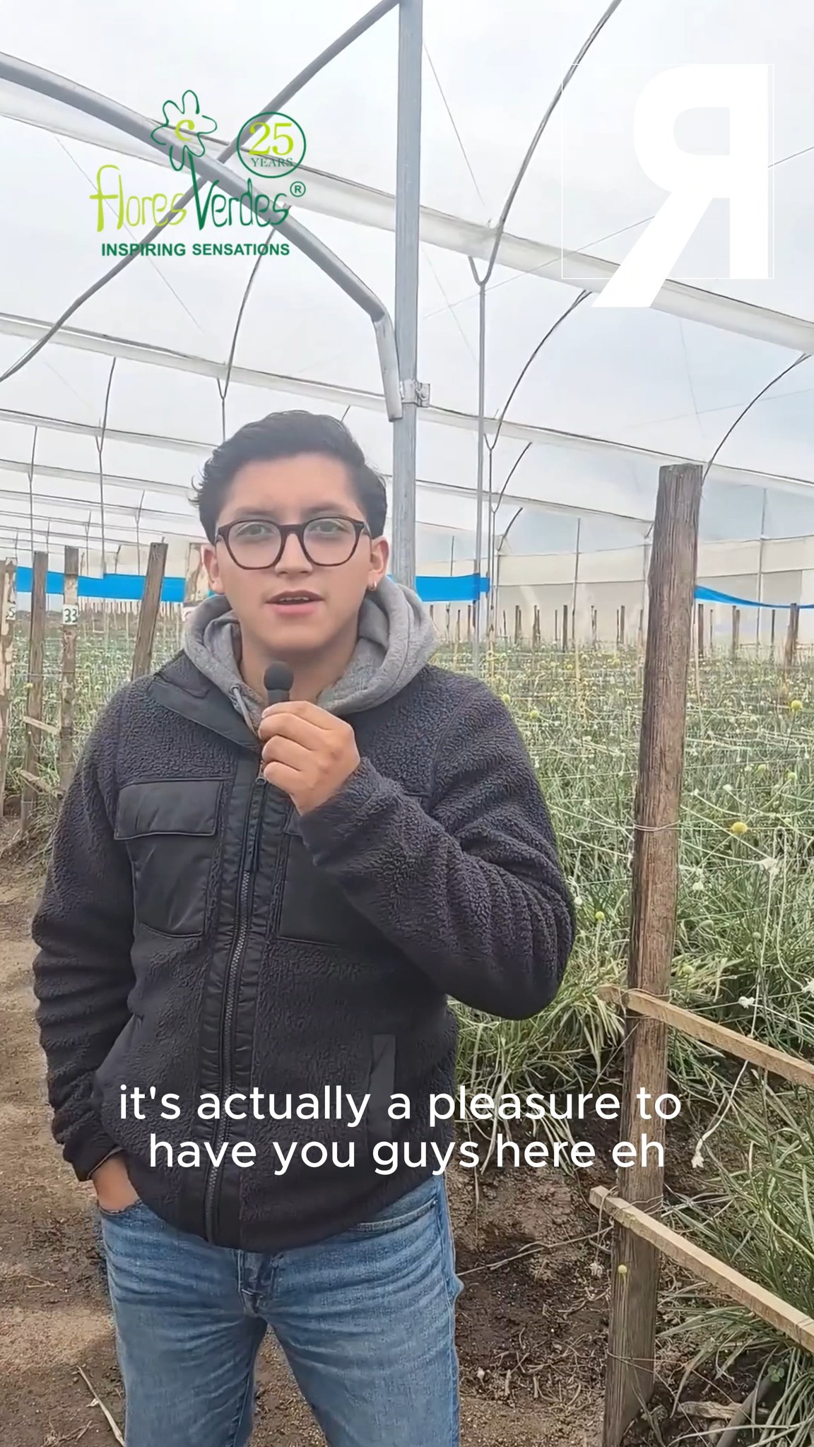 ON THE FIELD 🌿🌹
We continue visiting those who are not only part of the industry — but part of our journey.
This time, we spent time with our friends at Flores Verdes, gaining a closer understanding of their operation, their varieties, and the work behind each stem.
These visits go beyond observation.
They are about connection, trust, and seeing firsthand how the Ecuadorian floriculture industry continues to evolve.
Because every farm has a story.
And every story is part of a larger ecosystem.
At Ecuador y sus Flores, we remain close to the people who shape the industry from the ground up.
@floresverdesofficial
#EcuadorianFlowers #Floriculture #OnTheField #FlowerIndustry #GlobalFlowers #EcuadorYsusFlores #Roses