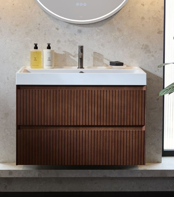 The Groove 60cm vanity: timeless oak, slatted detail and soft-close drawers โ small footprint, big style. Wall-hung for airy rooms and built for everyday life. Link in Bio
#BathroomInspo #Vanity #OakFurniture #InteriorDesign #SmallBathroomIdeas #NewRange