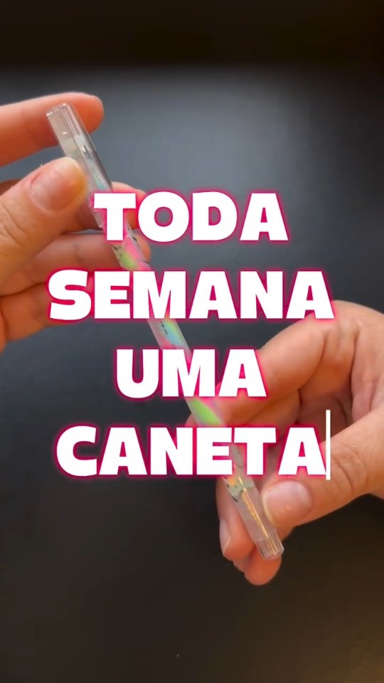 TRIS RAINBOW 🌈
A caneta dessa semana e a Rainbow da
@tris_oficial e esse review foi feito completamente com o coração.
Vocês também tiveram uma dessas na infância?
✍️