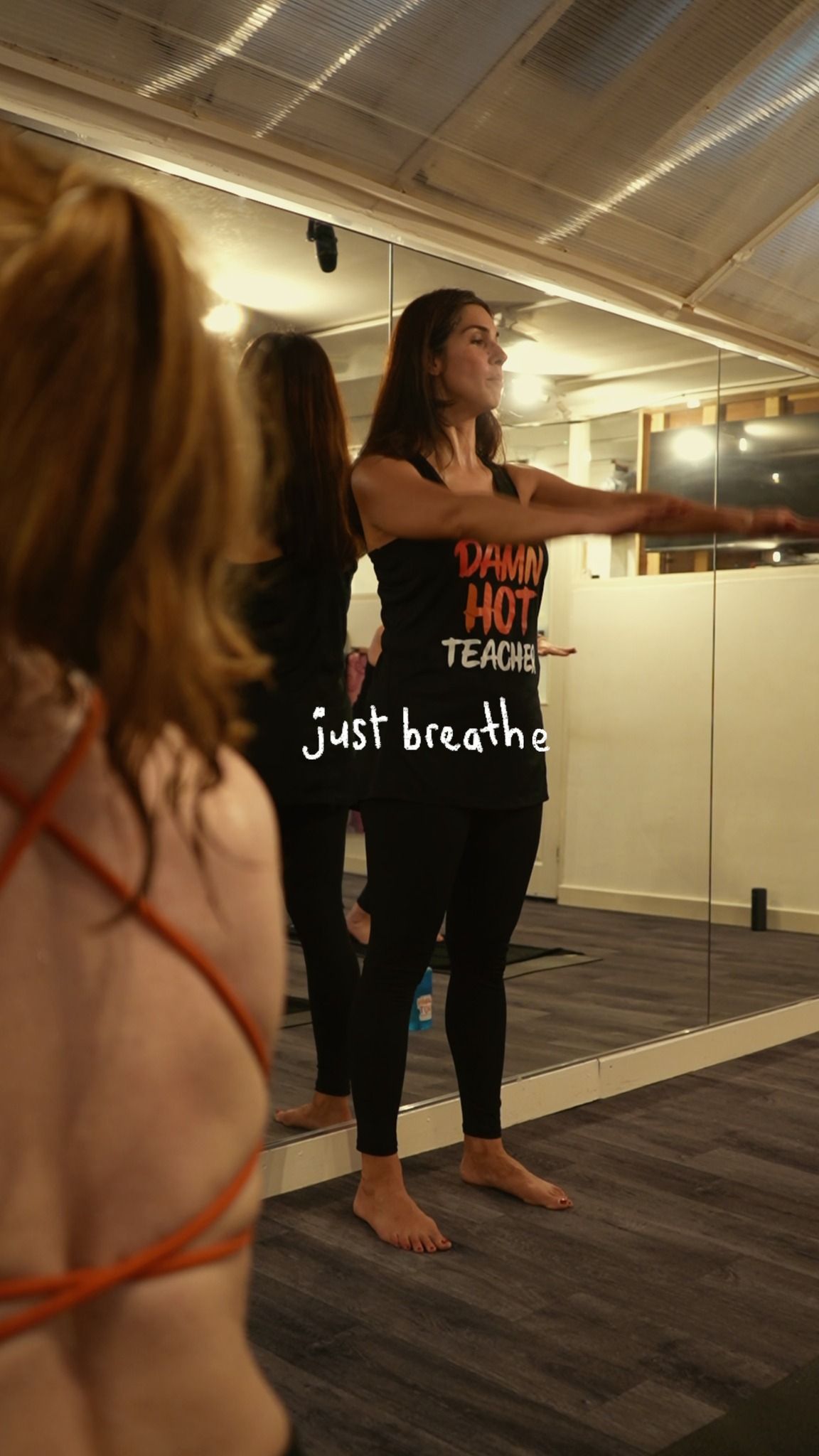 that moment when the room goes quiet
and everyone’s just in it
#YogaCommunity #HotRoomMagic #DamnHotYoga