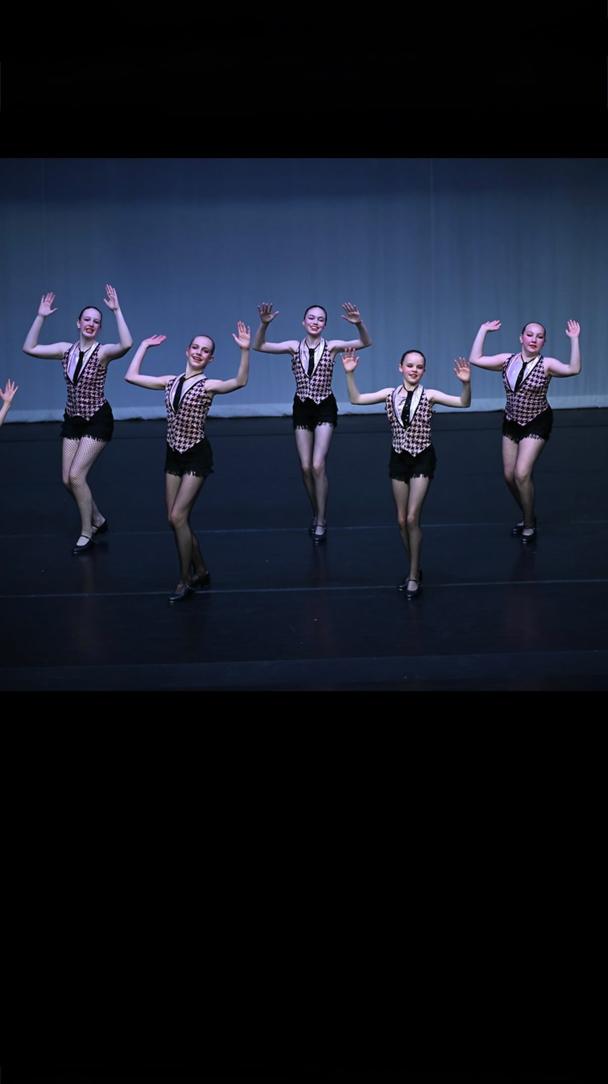 School Performance Series #2025: TAP
Intermediate tap dancers perform “42nd Street” with choreography by @hamptonadrianne
🎟️ School performances are almost here! Get your tickets today!
🔗 in bio or at https://newmancenter.evenue.net/events/LYB
🎥 @candidlycreated
#schoolperformance #tapdancers #intermediatetap #42ndstreet