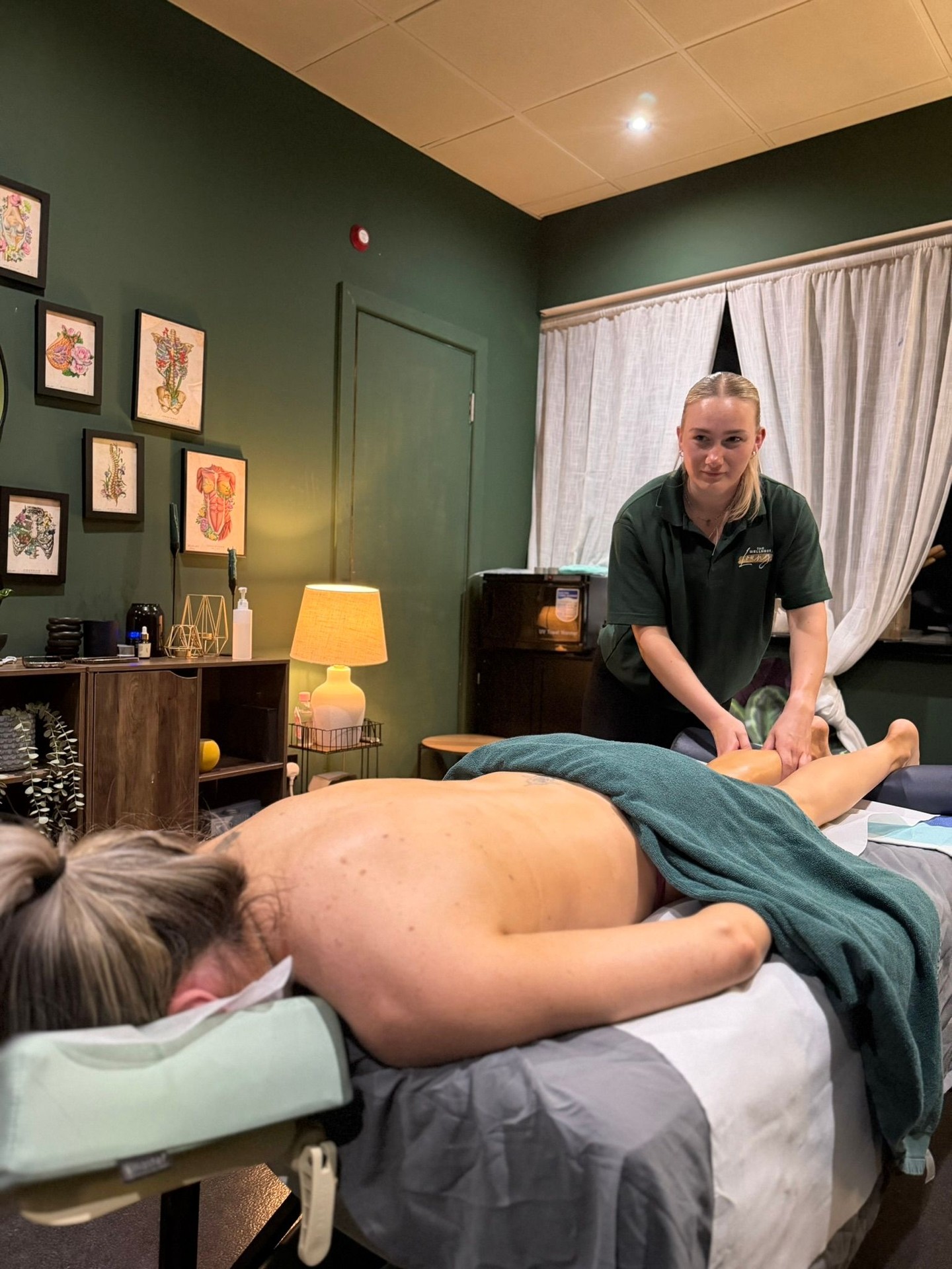 Consider this your gentle sign to slow down. 💆♂️
Whether it’s been a long week at work or you’ve been pushing yourself in the gym, sometimes you just need to take a moment for yourself and let go of that built-up tension.
Our team is here to help you reset, recover, and feel like yourself again. No stress, no rush: just pure recovery.
Book your session through the link in our bio.
#CardiffWellness #MassageCardiff #Recovery #SelfCare
