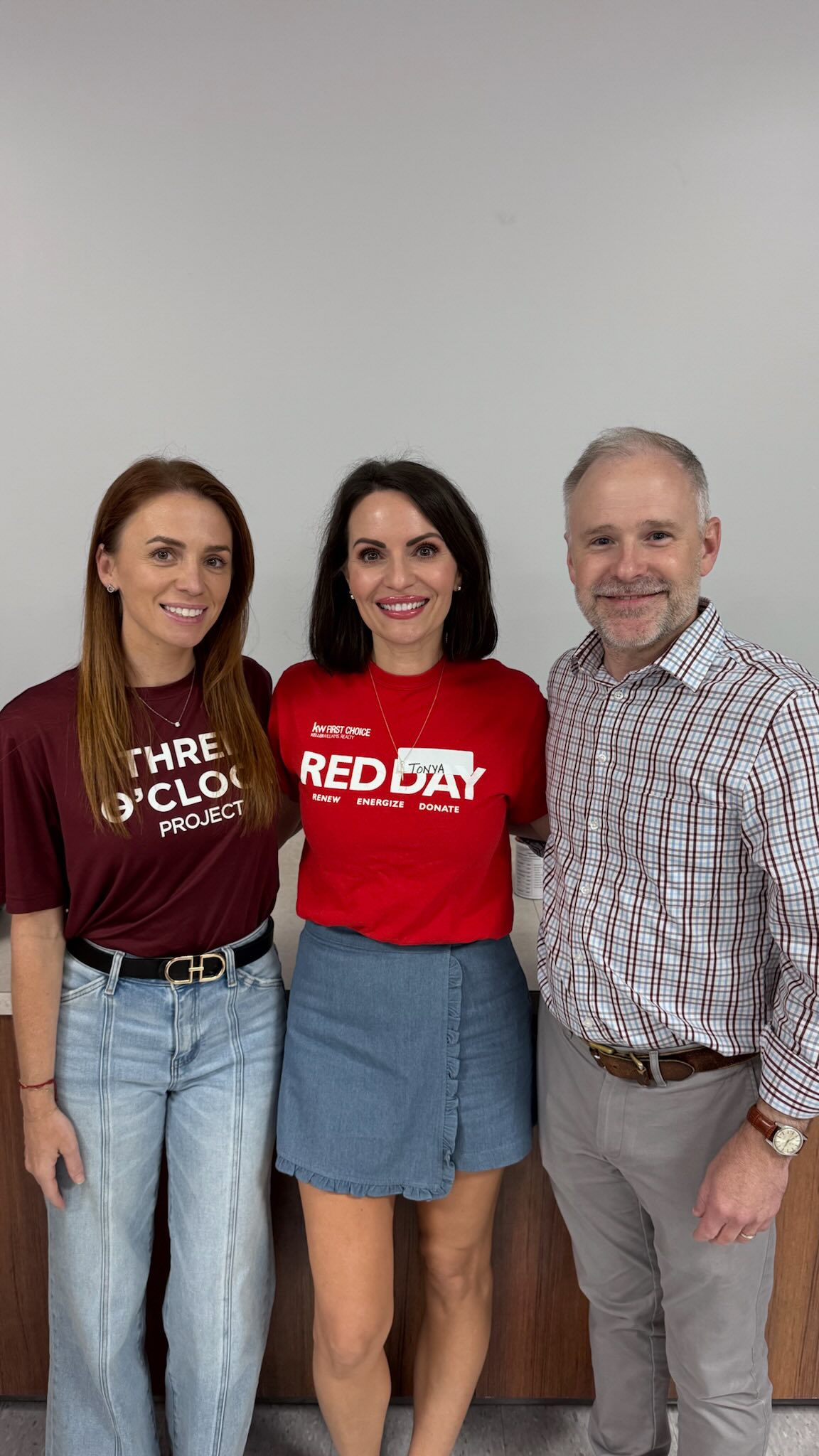 RED Day at the Greater Baton Rouge Food Bank with @kwfirstchoice was an absolute BLAST! Thank you to all of the agents who took time out of their busy schedules to give back and serve our community. The smallest acts of service can create the greatest impact, one meal at a time.
#batonrouge #threeoclockproject #redday