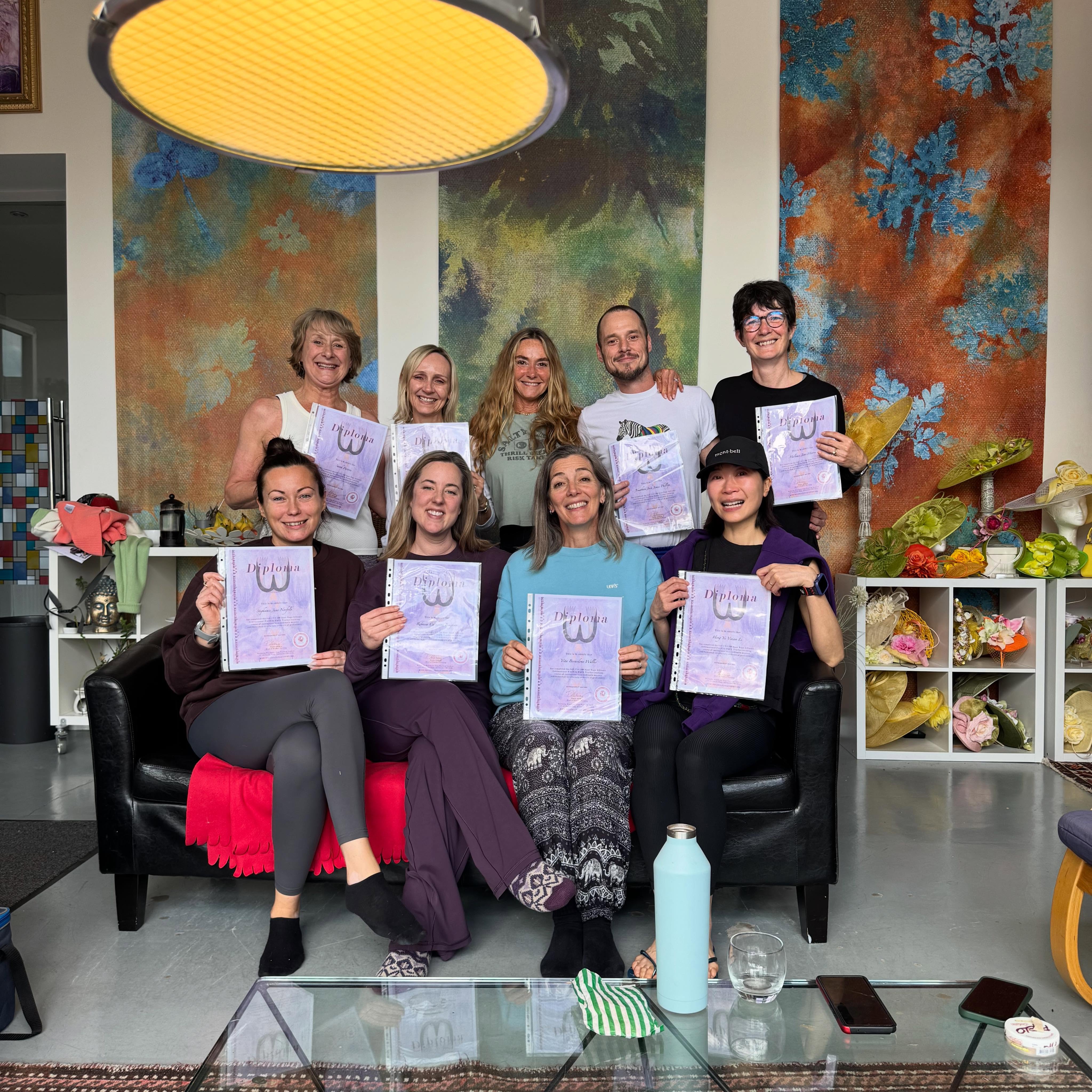 2026 💐 Spring 200hr Yoga Teacher Training ~ it’s a wrap 🫶🏻
What a Sunday it’s been.. ..
We journeyed through a truly immersive practice of Kundalini and Sound with the incredibly talented frequency goddess @kwali_kundalinitemple 🐍 ✨
Then our students were guided through a beautifully sequenced Vinyasa Flow with studio owner and Yoga Queen @paulajahlberg 🌊 ✨
We chanted together, ate to together, we moved together, we laughed together and cried together.
Completing a yoga teacher training is more than learning how to teach poses — it’s a journey of personal growth, self-awareness, and deeper human connection. Through shared practice, reflection, and support, we learn to connect more authentically with ourselves and with others, building a sense of community, compassion, and purpose that extends far beyond the mat.
Well done everyone 🙏🏽 go and spread the light
Love Paula and the Wellbeing Team 🤍
@paulajahlberg & @high_energy_yogi
#yogalove#yogateachertrainingcourse#200hryogateachertraining#yogacommunity