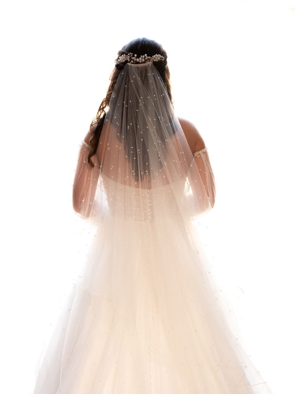 Those stunning sleeves were made for a bridal moment like this✨Honored to be part of @heyyitschloe3 special day 🤍
Bride: Chloe Meadows
Hair & Makeup: Kellie McClinton & Tammy Harbin
Photography: Scott Eric Day
Venue: Jasper First a Methodist Church