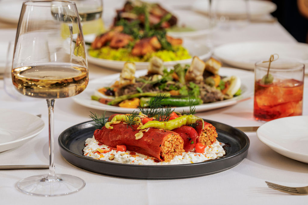 A main course that’s as striking as it is flavourful: fire‑roasted red pepper filled with herb rice, served over toasted hazelnut and fresh curd, and finished with piquillo peppers for a vibrant, smoky depth. 🔥 😍