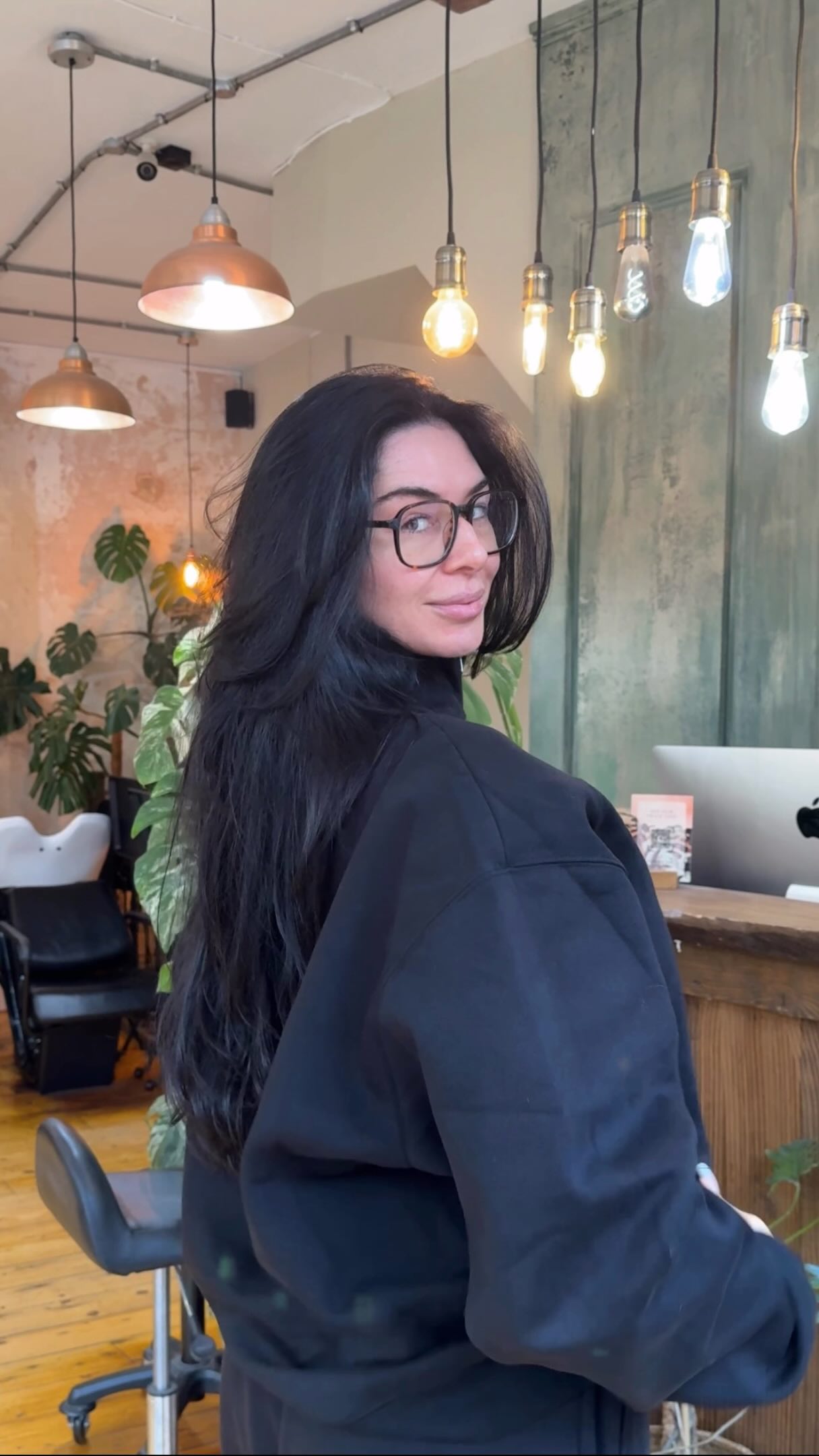I’ve always had a lot of hair but it wasn’t always as thick and healthy as it is now. My biggest overall take aways?
🌹 Less is more (my hair doesn't like me doing too much)
🌹 Hair is often a reflection of what’s going on inside (this is why a restrictive diet or undereating can thin hair and stress & hormones affect hair)
🌹 Knowing which products or practices work the best for you and your hair type is key.
Yes, some of this is genetic but I can honestly say I’ve been able to improve my hair so much with the right protocol for me 🌊🐚🦢
Part 2 with my fav products, routine, & cut up soon
Drop any questions you have in the comments ❤️