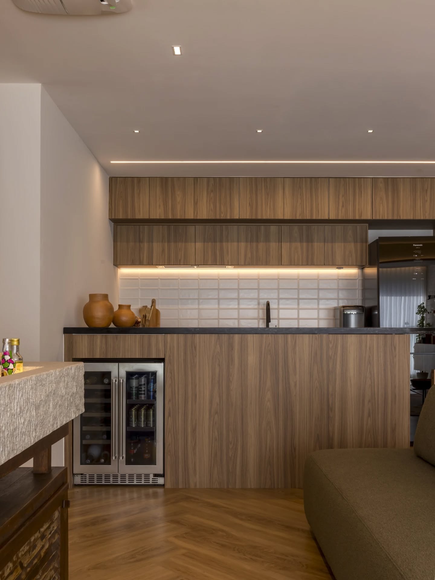 E agora a visão completa dessa cozinha, pra inspirar quem está procurando transformar a sua!
.
Projeto @raphaelagoncalvesinteriores
.
#projetodeinteriores #newmoveisplanejados #marcenariasobmedida #cozinhaplanejada
