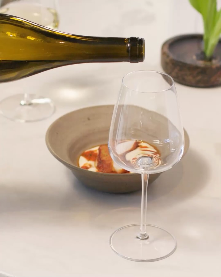 North Coast Hand Dived Scallop, served with Sea Buckthorn Kosho and Celeriac Foam. A carefully balanced dish, where delicate sweetness meets bright, seasonal acidity and subtle depth.
Paired with a considered wine selection, chosen to complement and elevate each element, creating a harmonious dining experience at Moda.
Join us at Moda and discover our tasting menu.
#cotswolds #finedining #seasonalfood