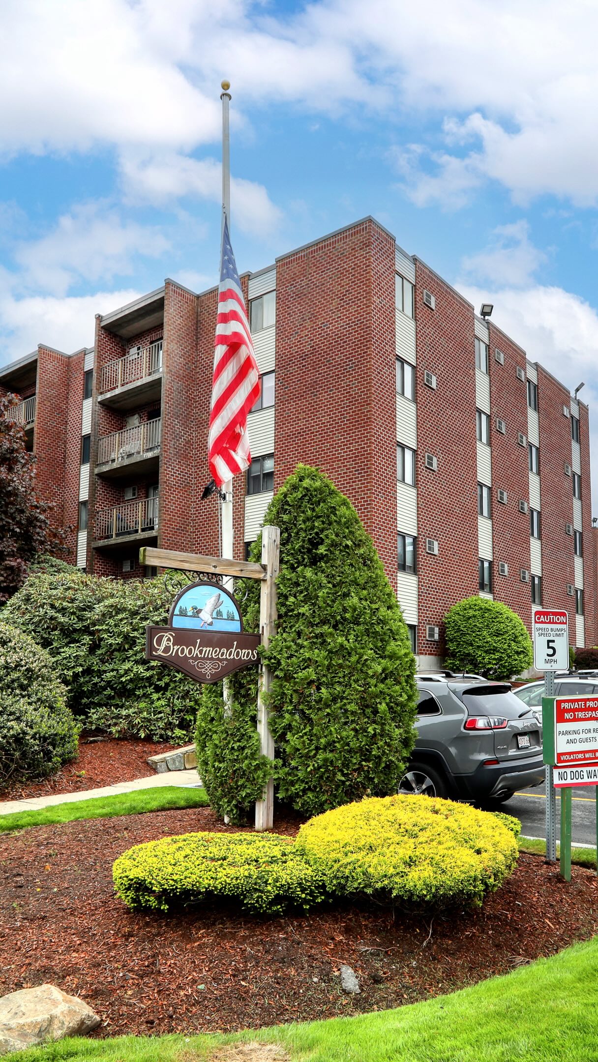 ✨ FOR RENT | 133 Franklin Street #403, Stoneham ✨
$2,500/month 🏡
Sun-drenched and beautifully renovated, this spacious 2-bedroom, 2-bath condo at the highly desirable Benjamen Terrace at Brookmeadows is the perfect blend of comfort, style, and convenience! 🌅
🛏 2 Bedrooms
🛁 2 Full Bathrooms
✨ Newly Renovated
🍽 Stunning Kitchen with Quartz Countertops & Stainless Steel Appliances
🧺 Brand-New In-Unit Washer & Dryer
🌇 Private Balcony with Gorgeous Sunset Views
🚗 2 Parking Spaces + Guest Parking
📦 Extra Storage
🎨 Fresh Paint & Brand-New Flooring Throughout
Perfect commuter location close to highways, shopping, restaurants, and everyday conveniences! 📍
Tenant responsible for heat, electricity, cable, and Wi-Fi.
📩 Message me for more details or to schedule a private showing!
#YourNeighborhoodRealtor #KearnsNardoneRealty #StonehamMA #StonehamApartments BostonRental ApartmentForRent MassachusettsRealEstate RentalListing LuxuryRental JustListed ModernLiving CommuterFriendly StonehamLiving