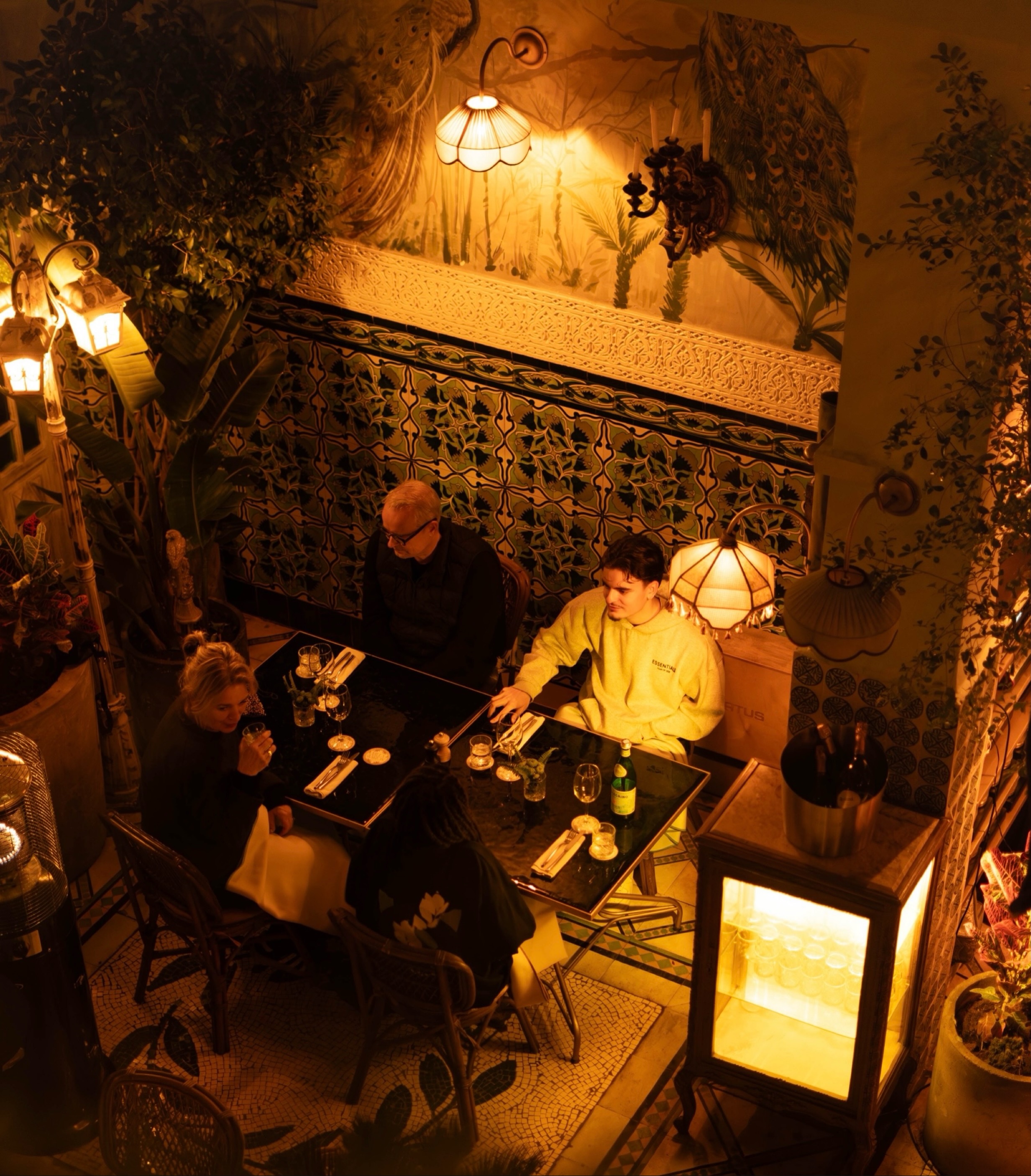 Une lumière chaleureuse, de belles conversations
et l’atmosphère unique de Villa Aaron. ✨🍷
____________
Warm lights, good conversations, and the unique atmosphere of Villa Aaron. ✨🍷
@amazozgroup members
Ouvert 12:00 — 02:00
7/7
Reservations 🔗 in bio
Maison de famille & de fêtes depuis 1936
Cuisine à partager
📍 7, Rue Ibn Rochd, Marrakech Medina — Parking sur place
📞 +212 (0) 6 69 09 08 28
✉️ contact@villa-aaron.com
🌐 villa-aaron.com
#villaaaronmarrakech #babaaaron #maisondefetes #marrakechmedina #restaurantvintage