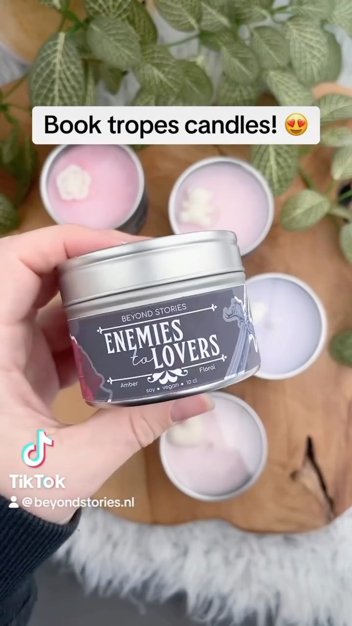 ✨NIEUWE BOOK TROPES COLLECTIE!✨
Q; Wat is jouw favoriete book trope? 🤭
.
.
.
#booktropes #slowburn #enemiestolovers #grumpysunshine #bookishcandles