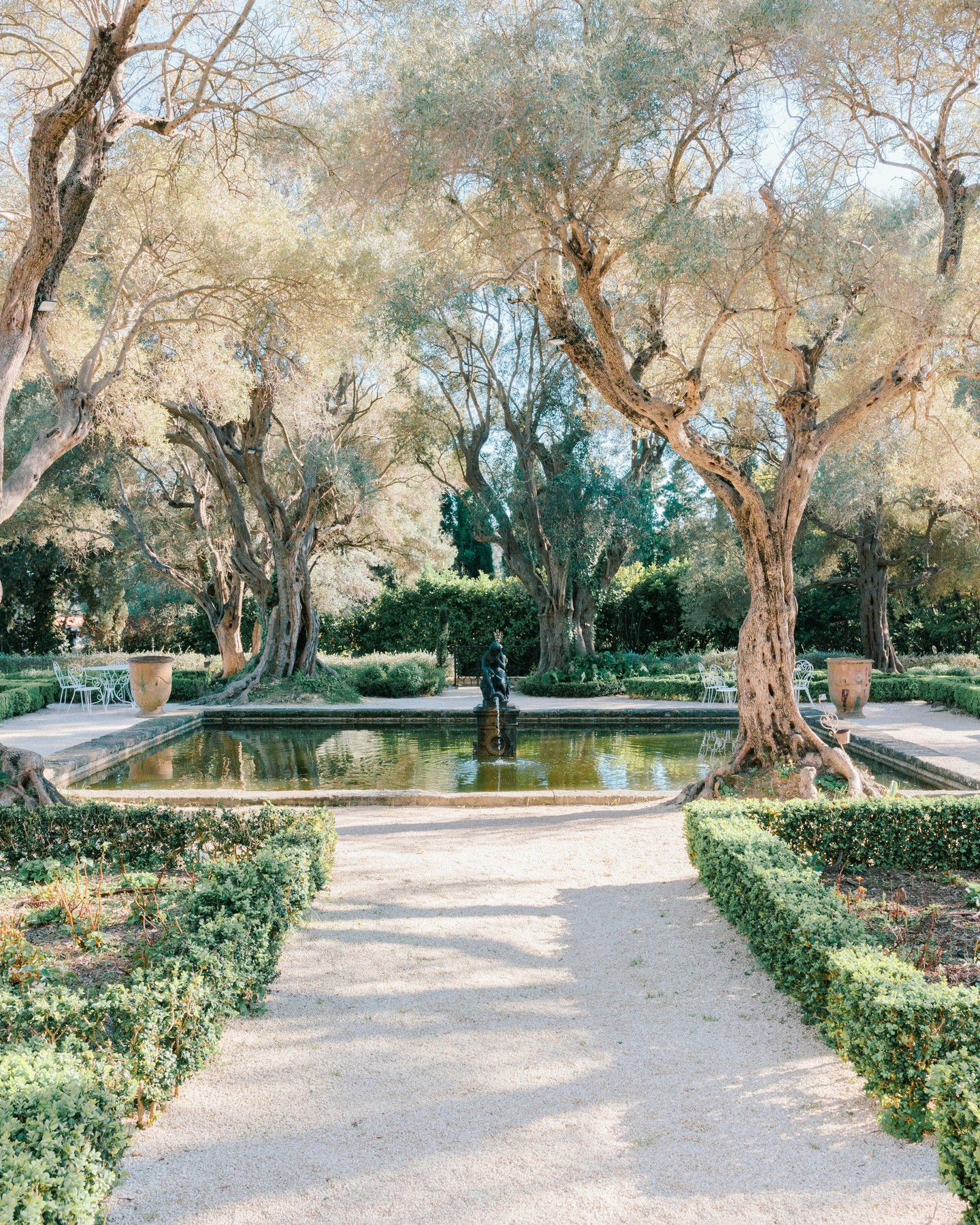 Notre Jardin à la Française, le lieu parfait pour vos cocktails ✨
~
Our French Garden is the best place for your cocktails ✨
📸 @julien_bonjour_photographe
#mariage #lieuevenementiel #evenements #weddingvenue #weddingdestination #eventvenue