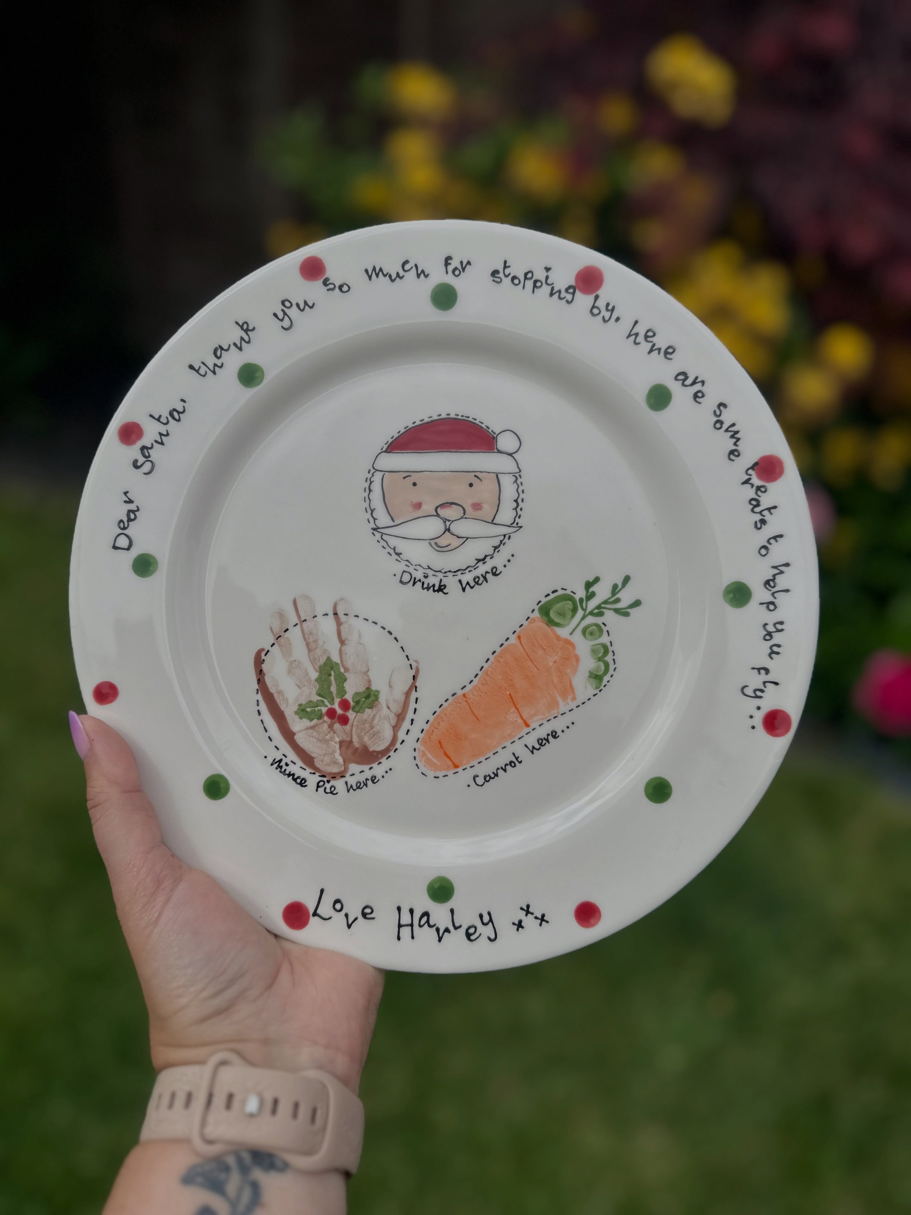 Just a reminder that we can take Christmas prints all year round 🎄✨
We’ve had lots of Christmas Eve plates and baubles coming through the kiln recently — with parents choosing to capture those tiny prints whilst they’re still little ❤️
Book onto one of our print events and let us create personalised keepsakes to treasure forever.
#solihull #babyprints #solihullmums #babiesfirstchristmas #nevertoosoon