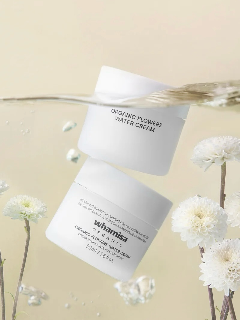 / La peau ne demande pas toujours plus.
Parfois, elle demande simplement mieux.
Inspirée des rituels de la K-Beauty, la Crème Hydratante aux fleurs bio fermentées @whamisafrance enveloppe la peau d’hydratation, de confort et d’éclat, sans sensation lourde. 🌿
Grâce au processus de fermentation, les actifs sont mieux assimilés par la peau pour révéler un teint frais, lumineux et naturellement équilibré.
Parce que dans la K-Beauty, l’éclat ne se maquille pas. Il se cultive. ✨
。
🇬🇧 Skin does not always need more.
Sometimes, it simply needs better.
Inspired by K-Beauty rituals, the Organic Flowers Fermented Moisturizer by Whamisa wraps the skin in hydration, comfort and radiance, without feeling heavy. 🌿
Thanks to the fermentation process, the skin can better absorb the active ingredients, revealing a fresh, luminous and naturally balanced complexion.
Because in K-Beauty, glow is not created with makeup. It is cultivated. ✨
#kbeauty
#whamisa
#glassskin
#glowskincare
#cosmétiquesnaturels