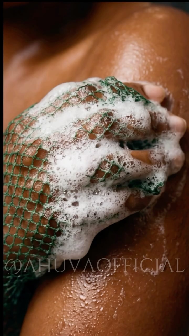 Slow luxury at home with the Ahuva Sarfo exfoliating sponge.
Your body deserves this love & glow. Scrub the days junk away and step out feeling brand new.
Shop the link in bio 🤍
#SelfCare #AfricanNetSponge #SlowLiving #BodyCare #BlackOwnedBusiness