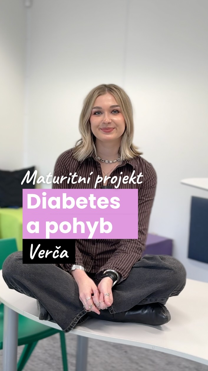 🎓 Maturitní projekt na téma “DIABETES A POHYB” 💙Verča je sama diabetička a sport je odjakživa přirozenou součástí jejího života. Není proto divu, že si pro svůj maturitní projekt vybrala téma, které je jí blízké: Diabetes a pohyb🏃♀️Zkoumání vlivu sportu na diabetes ji bavilo, ale co pro ni bylo během studie tou největší výzvou? Překvapivě to nebyla složitá teorie, ale shánění nesportovců do jejího výzkumu! 😅
Zajímá vás, jak se s tím nakonec poprala a k jakým zajímavým výsledkům ve svém projektu došla?
👉Celý inspirativní rozhovor s naší maturantkou Verčou už teď najdete na školním YouTube! 🎥👇
#maturita #maturitniprojekt #gymnazium #diabetesapohyb #itg