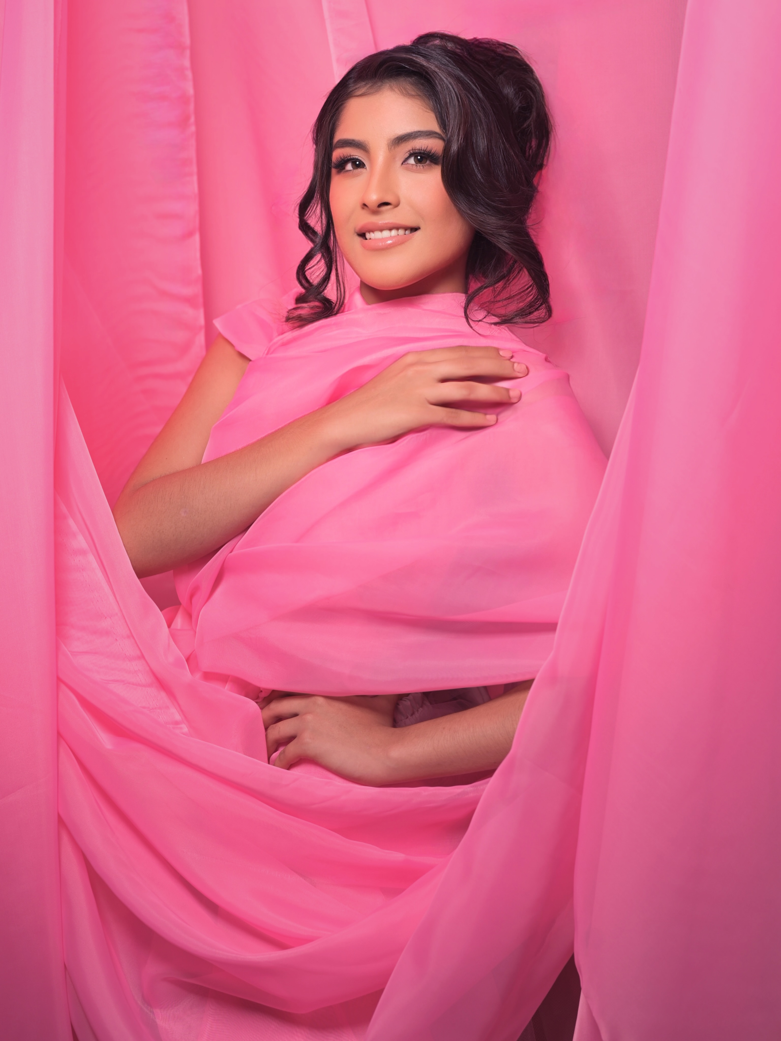 Luzchenka Solís • 15 años • Carazo ✨👑
Belleza, dulzura y sueños que brillan con luz propia. 💫
Luzchenka sigue su camino rumbo a la corona de Pre-Teen Universe Nicaragua 2026. 👑🇳🇮✨
#PreTeenUniverseNicaragua #TeenUniverseNicaragua
📸: @roberto.nurinda