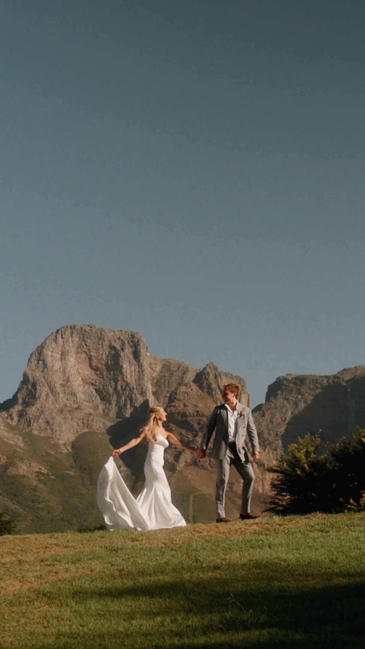 Ruby & Lucas - @boschendal // South Africa 🇿🇦
Videographer: @pittstopfilmsweddings
Planner: @nicoletteweddings
Floral Design: @fleurlecordeur
Venue: @boschendal
Hair & MUA: @corlebarnard
Band: @meandmrgreen
Photographer: @kristiagierphotography
Catering: @annalizecatering
Arches & Lighting: @inandoutevents
Decor: @sitting_pretty_bespoke_events
Table Linens: @curated_event
Mirror Ball Installation: @unfazedpro