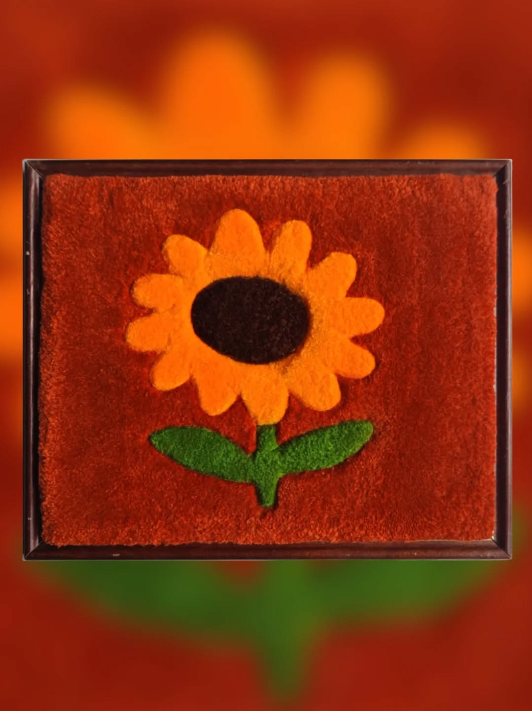 Dernières créations présentées pendant Arterrasse 2026. Des petits miroirs colorés et des fleurs dans des cadres chinés : un peu de lumière pour vos intérieurs 🌻☀️
#tuftingart #flowers #handmade #tufting